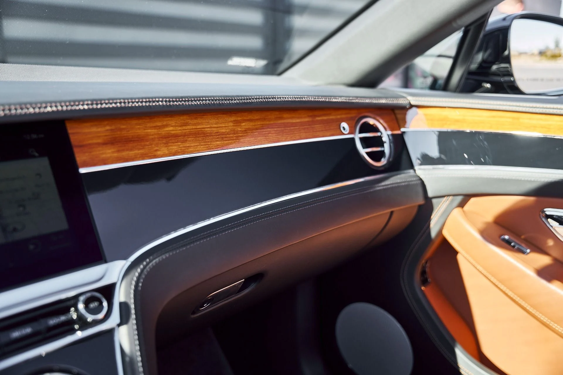 mph048_1297565743_Used_2021_Bentley_Continental_GT_V8_1768086821_05caf654d5