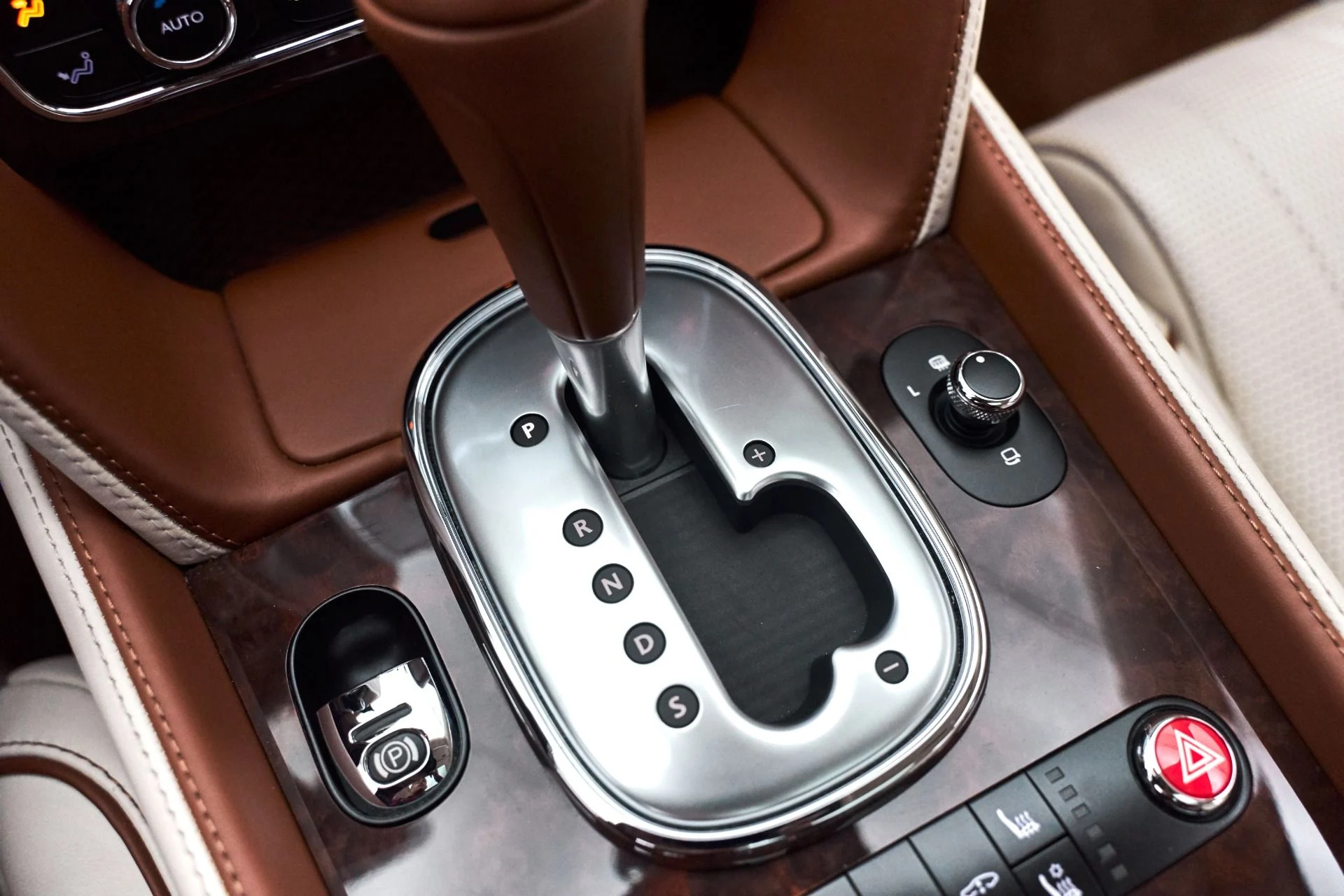 mph048_1300448462_Used_2015_Bentley_Flying_Spur_V8_1615575193_4b4333dff4