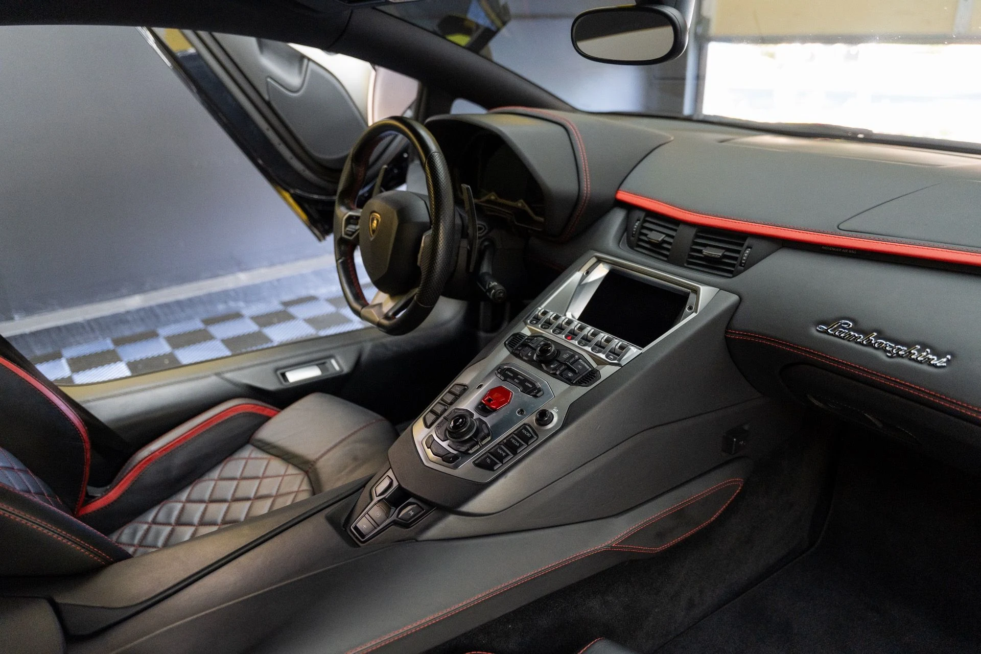 mph048_1326356744_Used_2018_Lamborghini_Aventador_LP_740_4_S_1792436167_c7ef852a6e