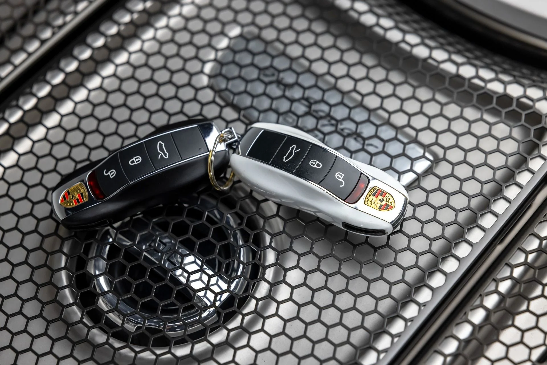 mph048_1371392244_Used_2015_Porsche_918_Spyder_1740676476_c9872a2107