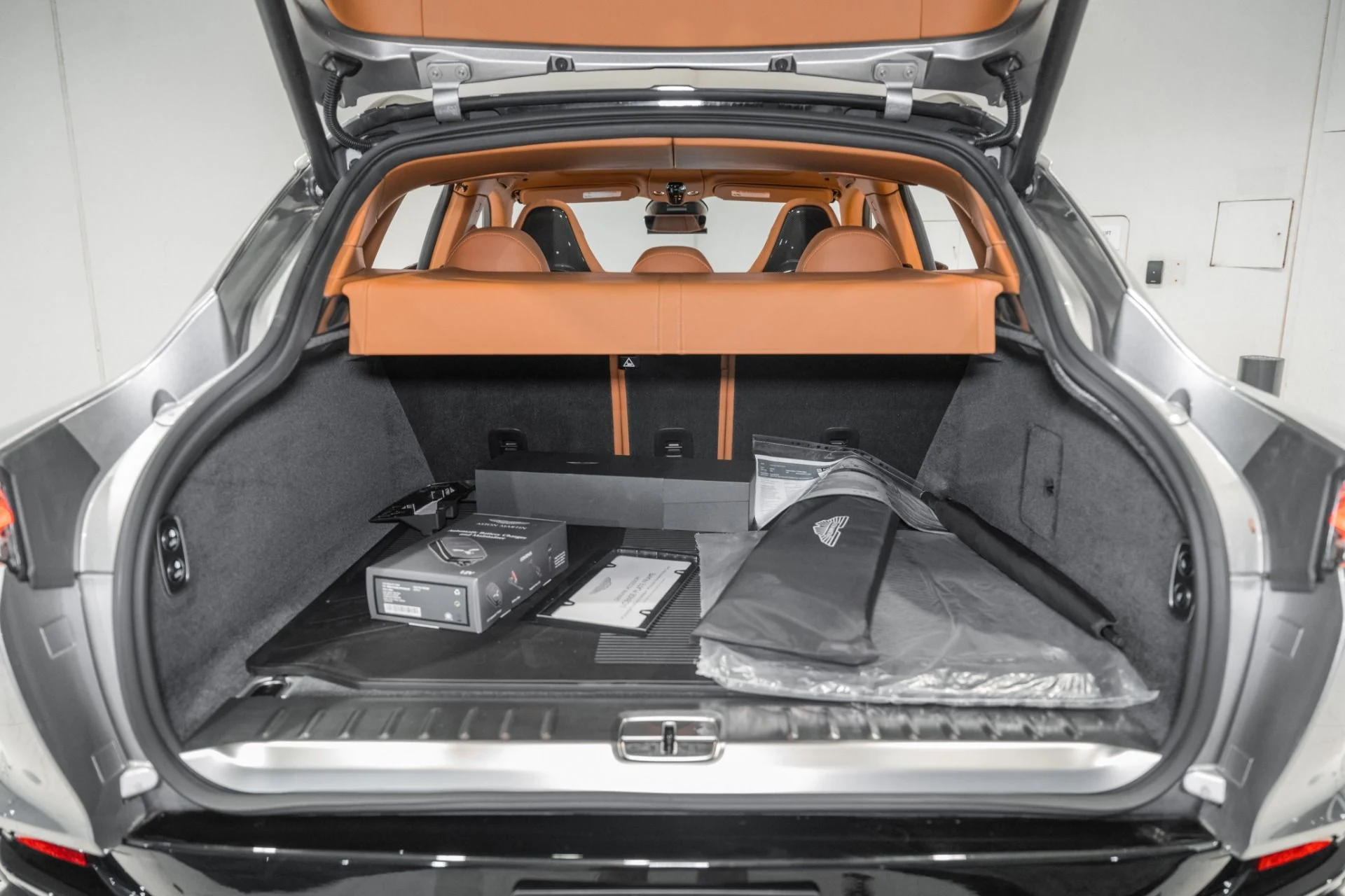 mph048_1413376009_New_2026_Aston_Martin_DBX_707_1786372165_1841a1197e