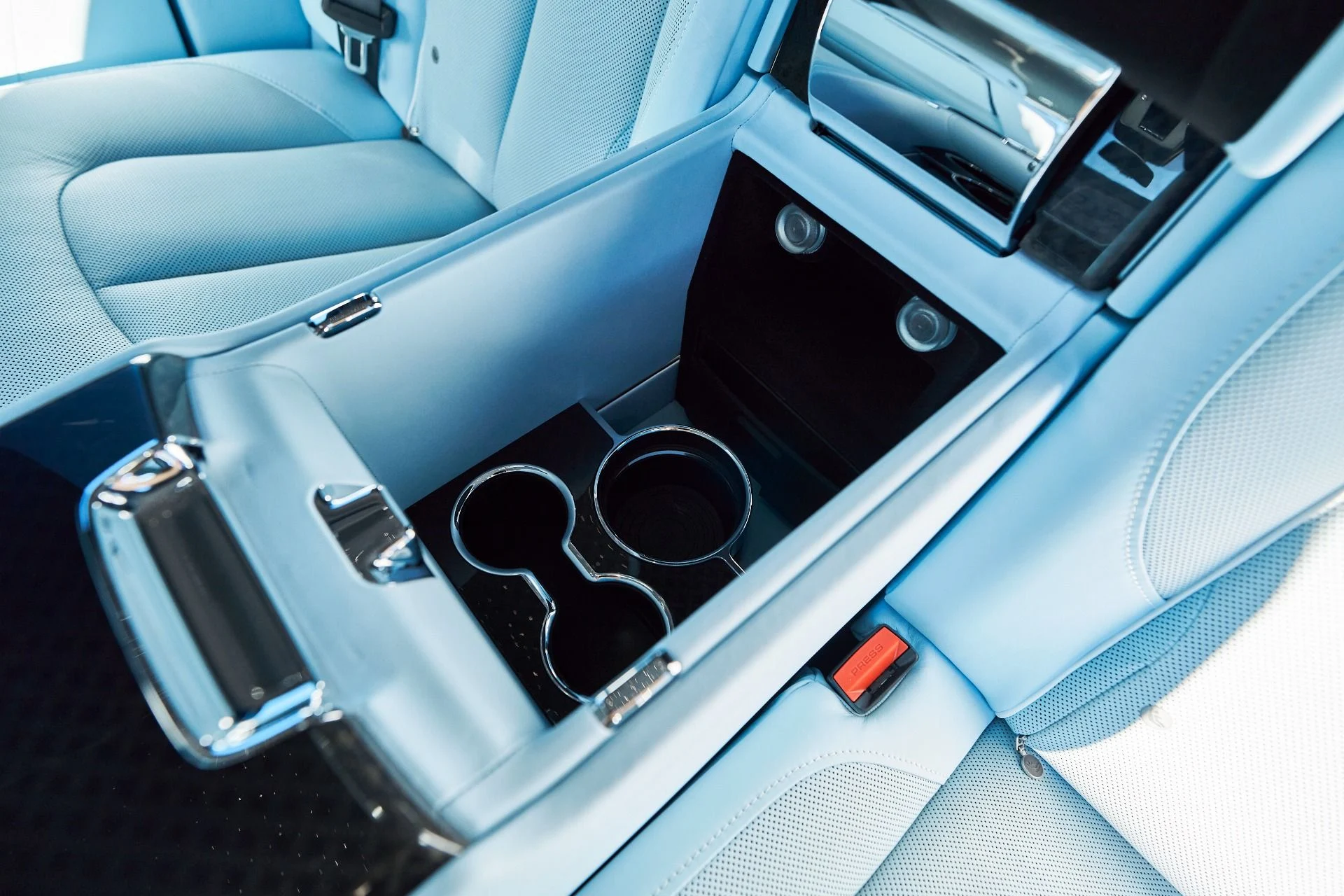 mph048_1437704248_Used_2022_Rolls_Royce_Cullinan_Black_Badge_1765411093_1f5602571c