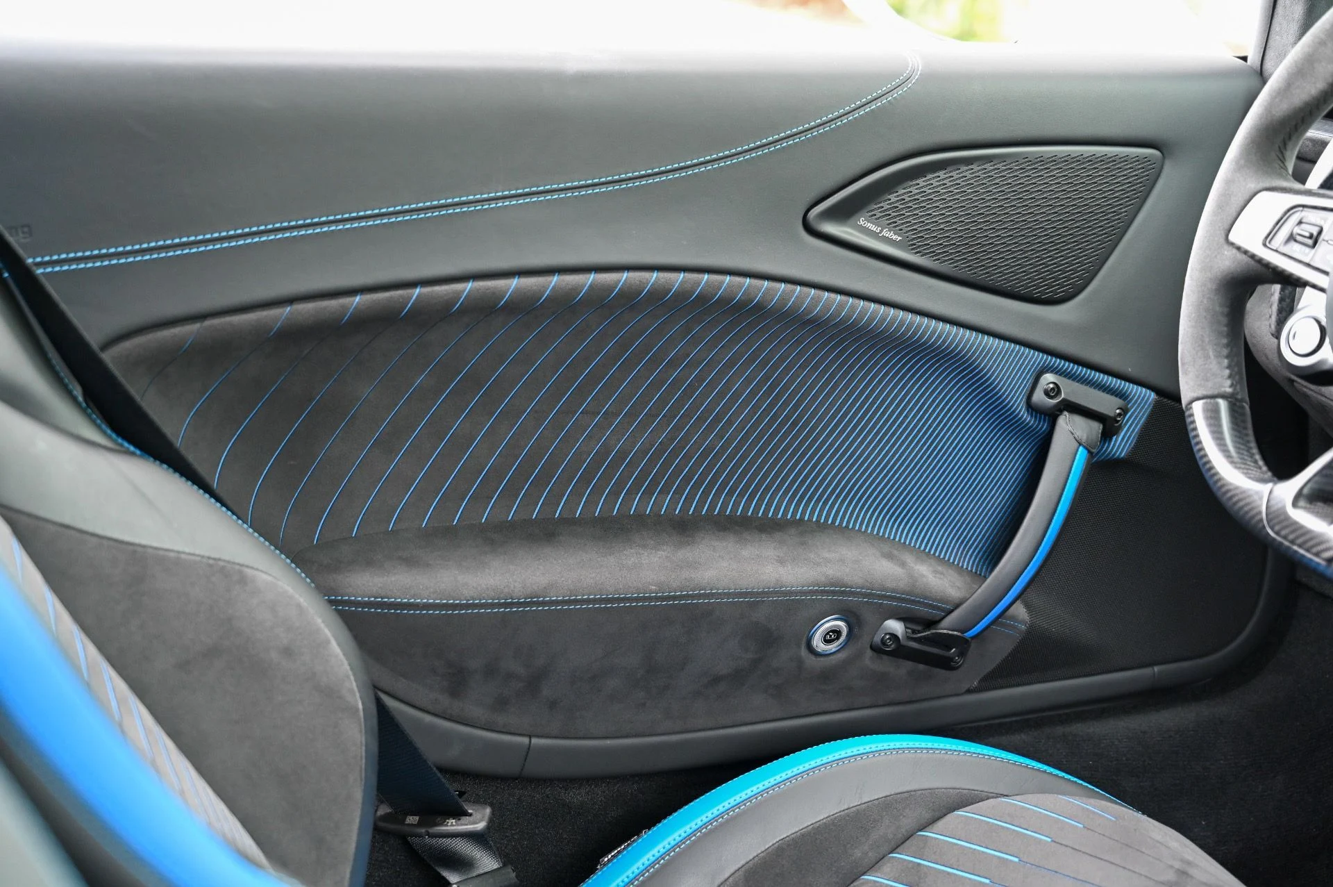 mph048_1439017816_Used_2022_Maserati_MC_20_1715696670_2cb9b5dfbd