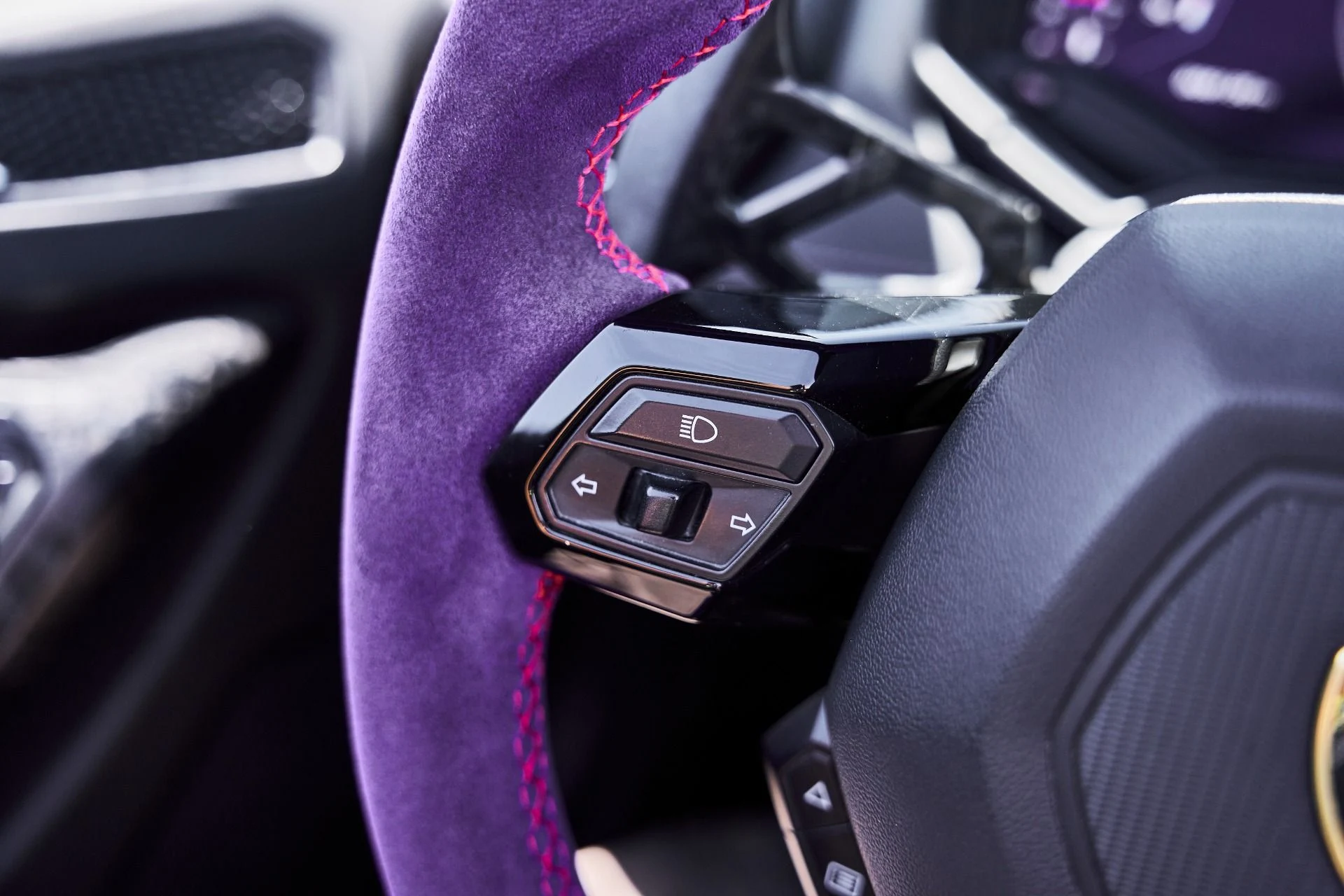 mph048_1476898316_Used_2024_Lamborghini_Huracan_EVO_Base_1776733915_e2f5cea95c