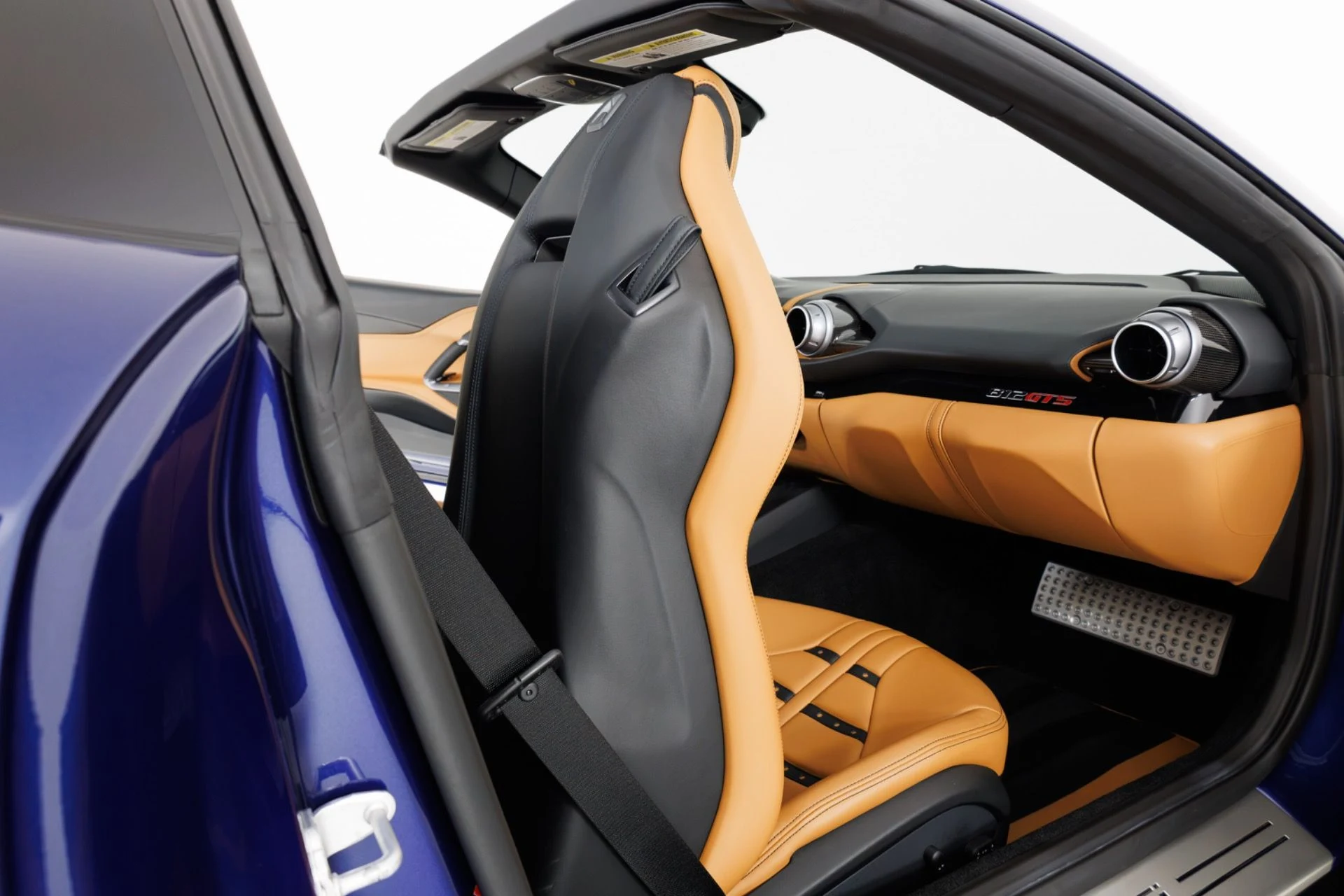 mph048_1477055852_Used_2021_Ferrari_812_GTS_1786404029_761d3b8071