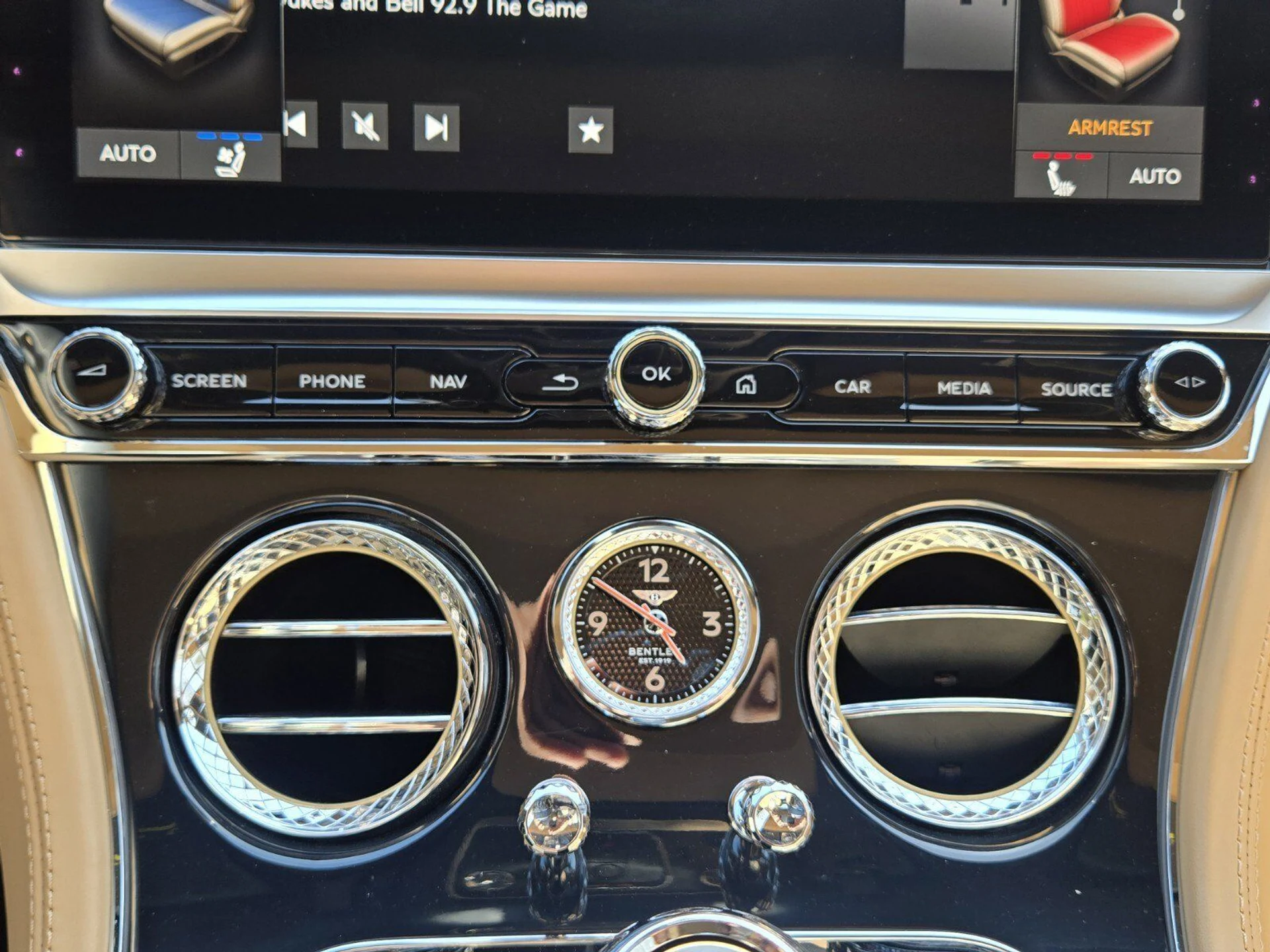 mph048_149242696_a77e5687138f740cdcf77bbee687ff8ax_c320c4de25