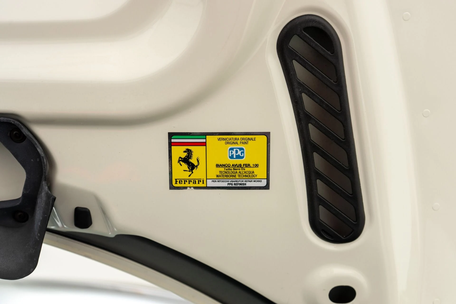 mph048_1525495778_Used_2023_Ferrari_F8_Spider_Low_Miles_Two_Tone_Paint_Carbon_Driving_Zone_Passenger_Display_1789405204_37de9ec257