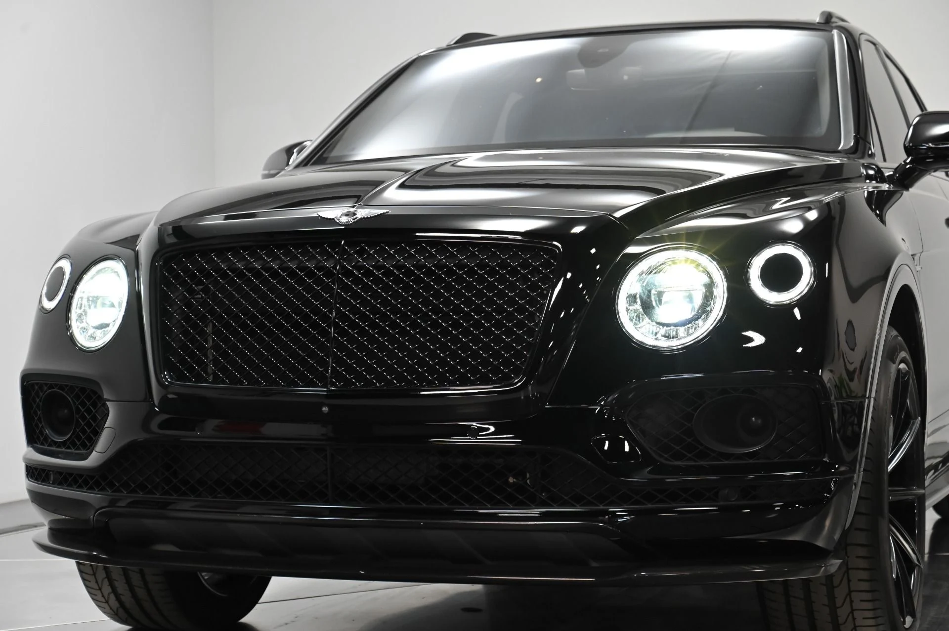 mph048_1530359709_Used_2018_Bentley_Bentayga_W12_1759788100_70689fab6d