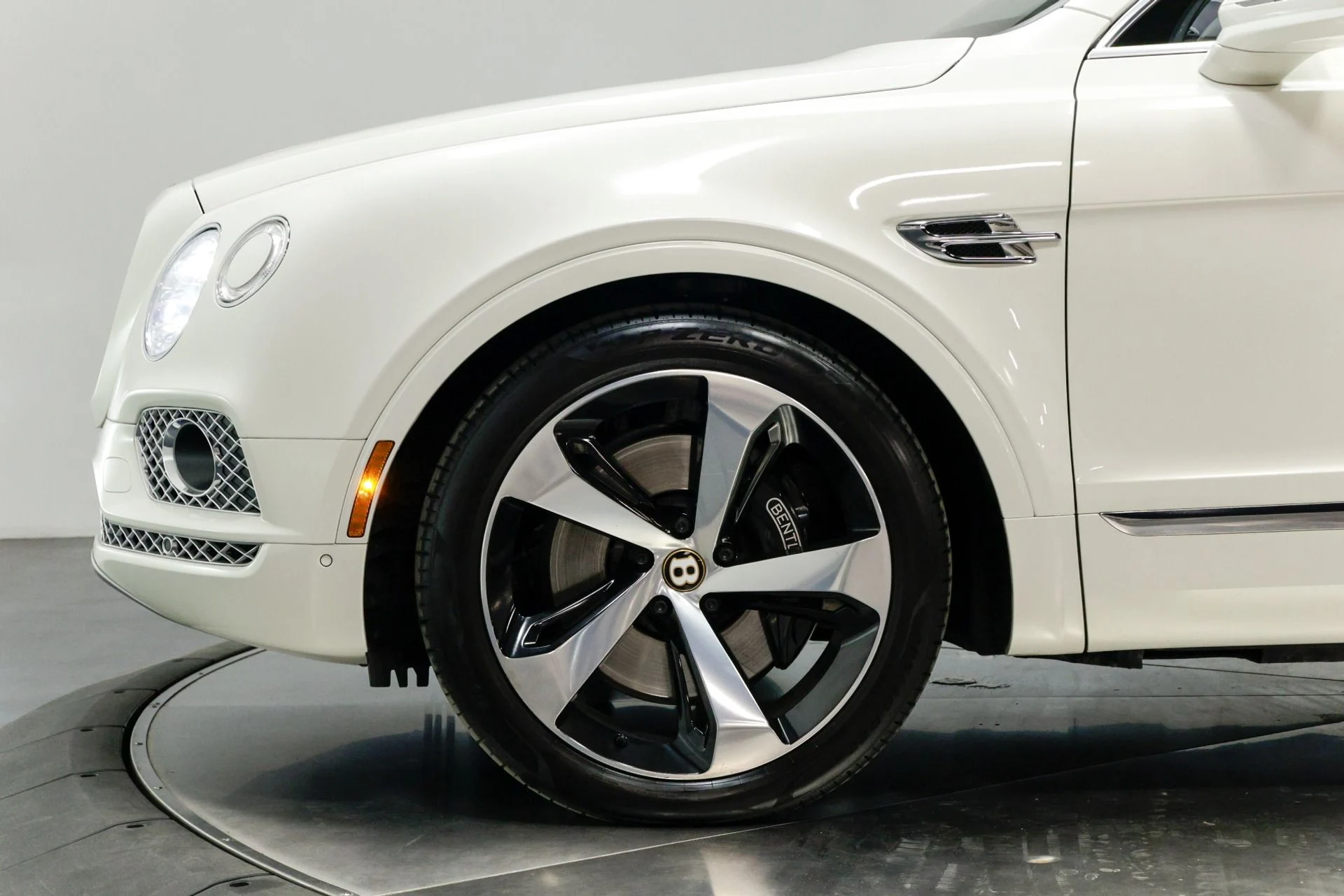 mph048_1534928013_Used_2020_Bentley_Bentayga_V8_1760480790_43fa6bf50e