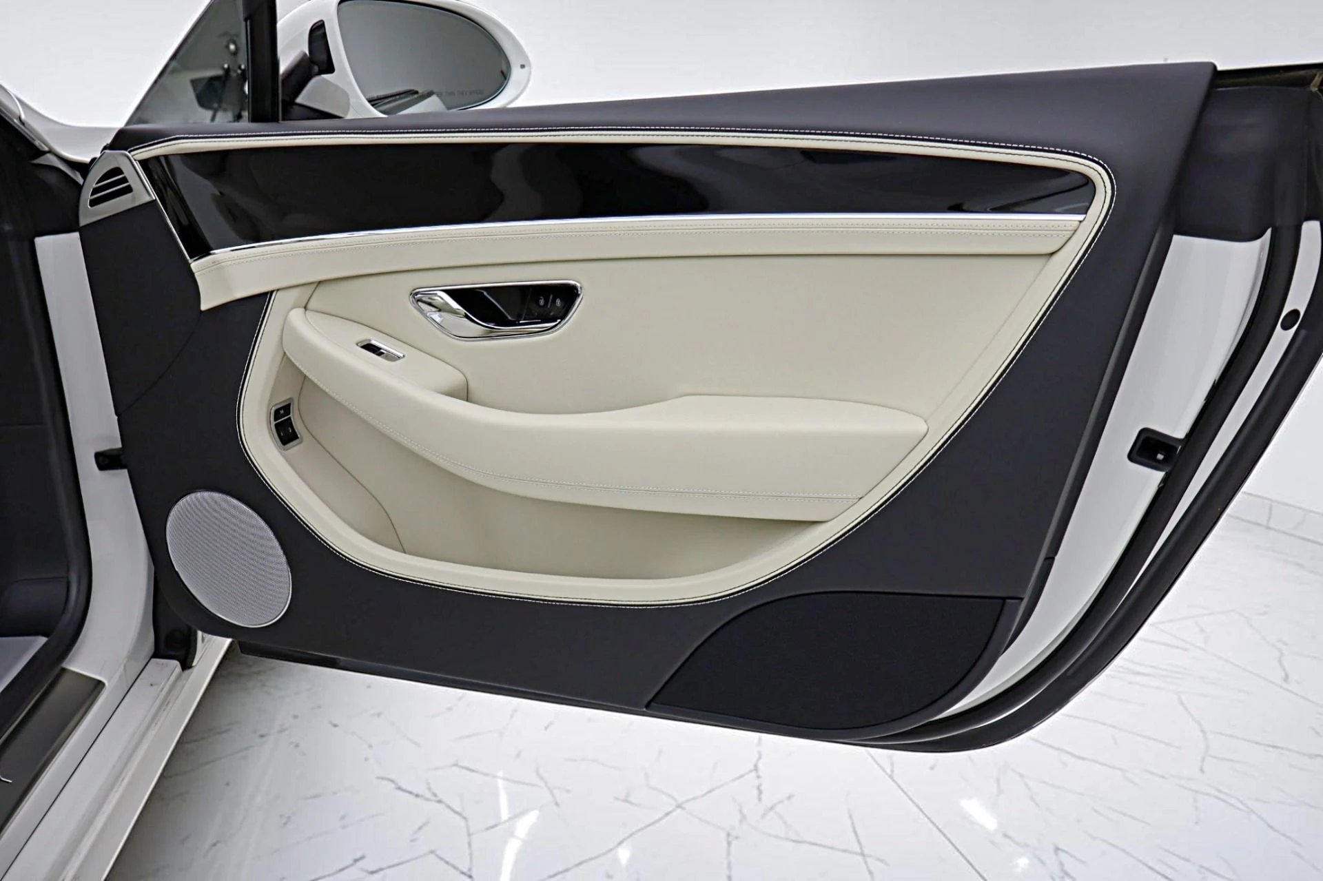 mph048_1541026265_New_2026_Bentley_Continental_GTC_4a4c09b4ac
