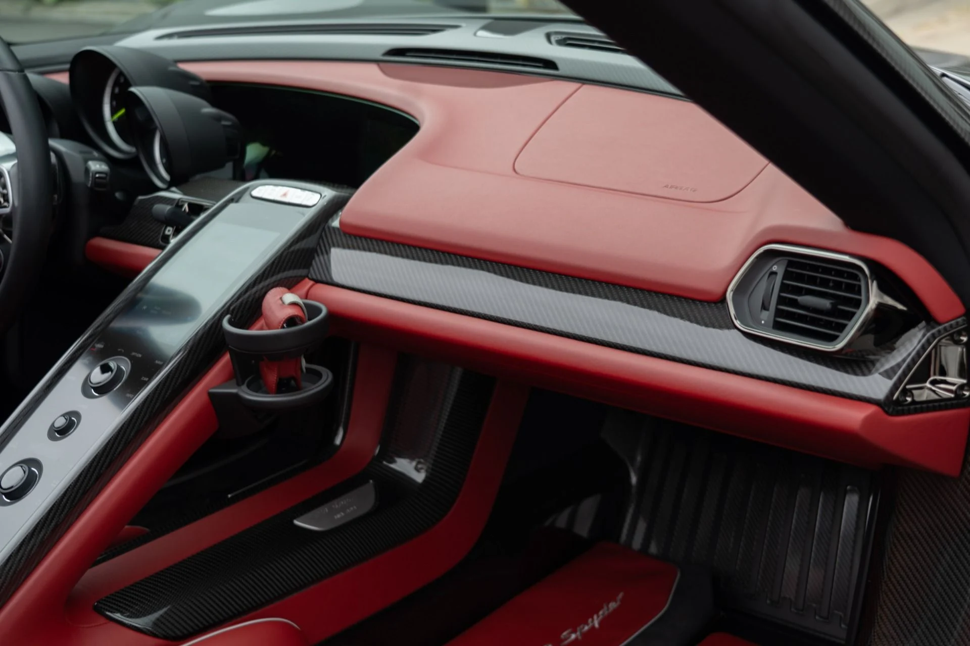 mph048_1552406148_Used_2015_Porsche_918_Spyder_1756496999_22024b1e23