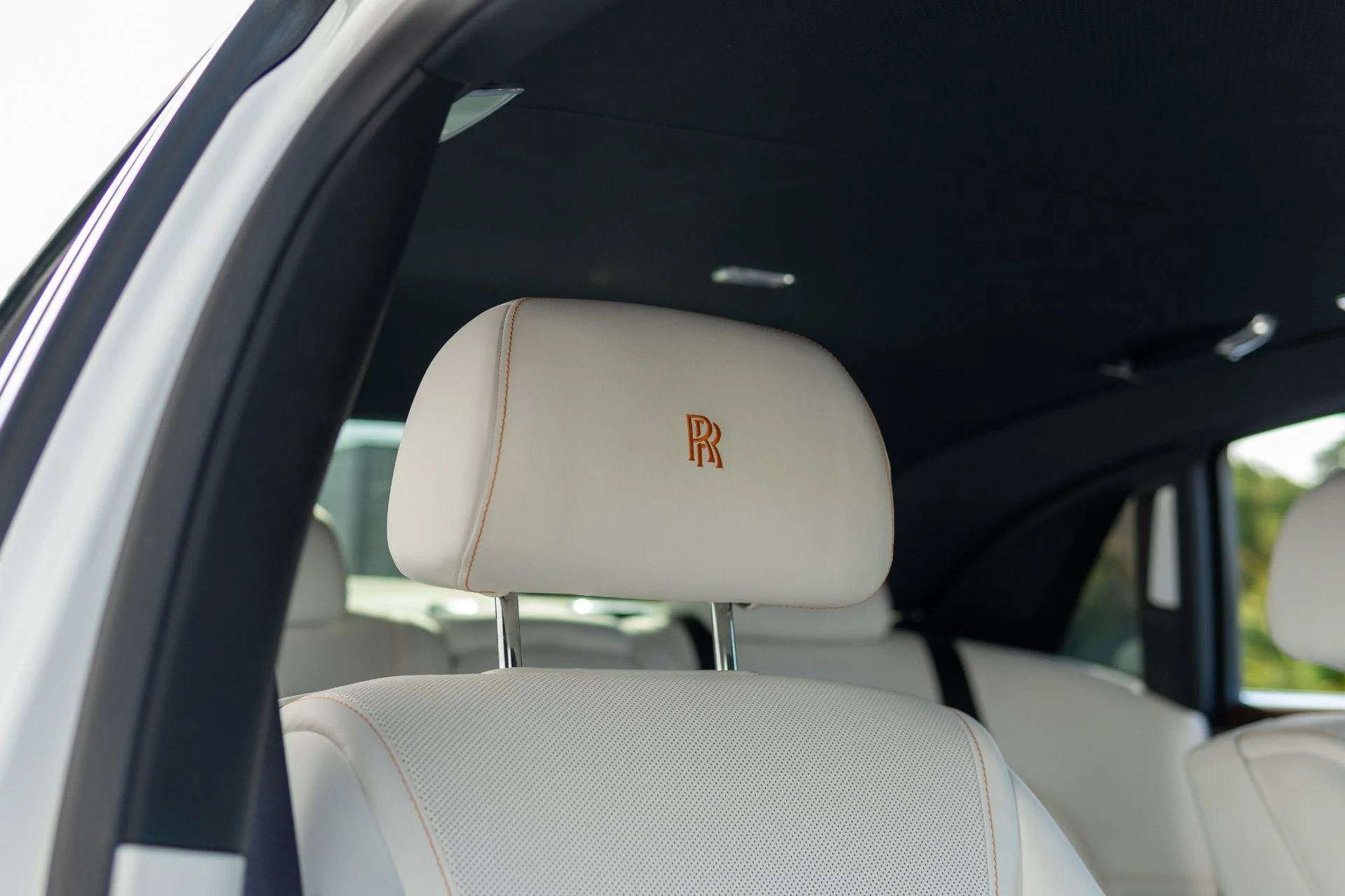 mph048_1556819819_Used_2018_Rolls_Royce_Ghost_1765824060_d5f731c775