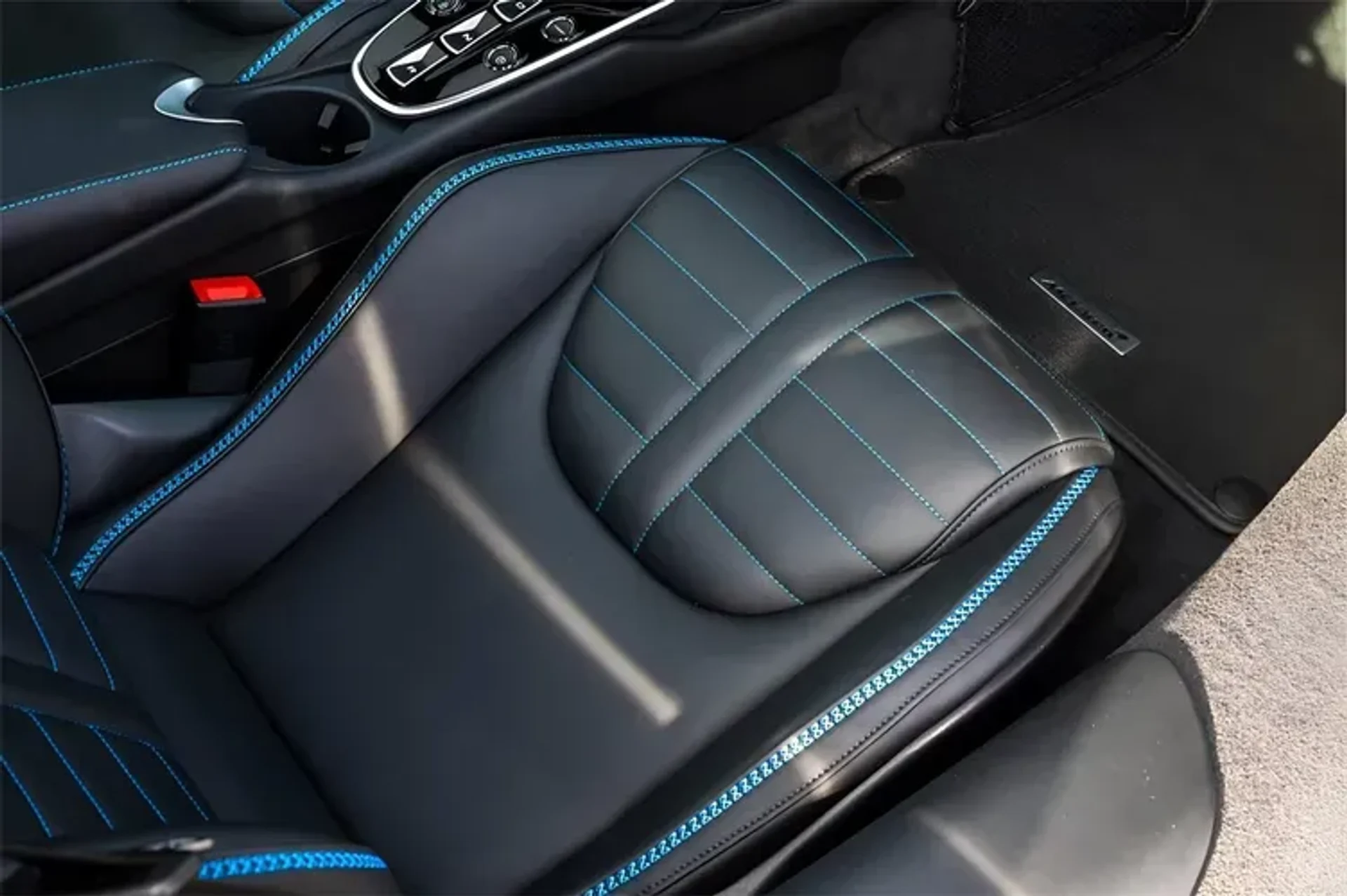 mph048_1568862547_YQ_0_R_Fa_Ewerglb_M_Mv_med_b0d692574b