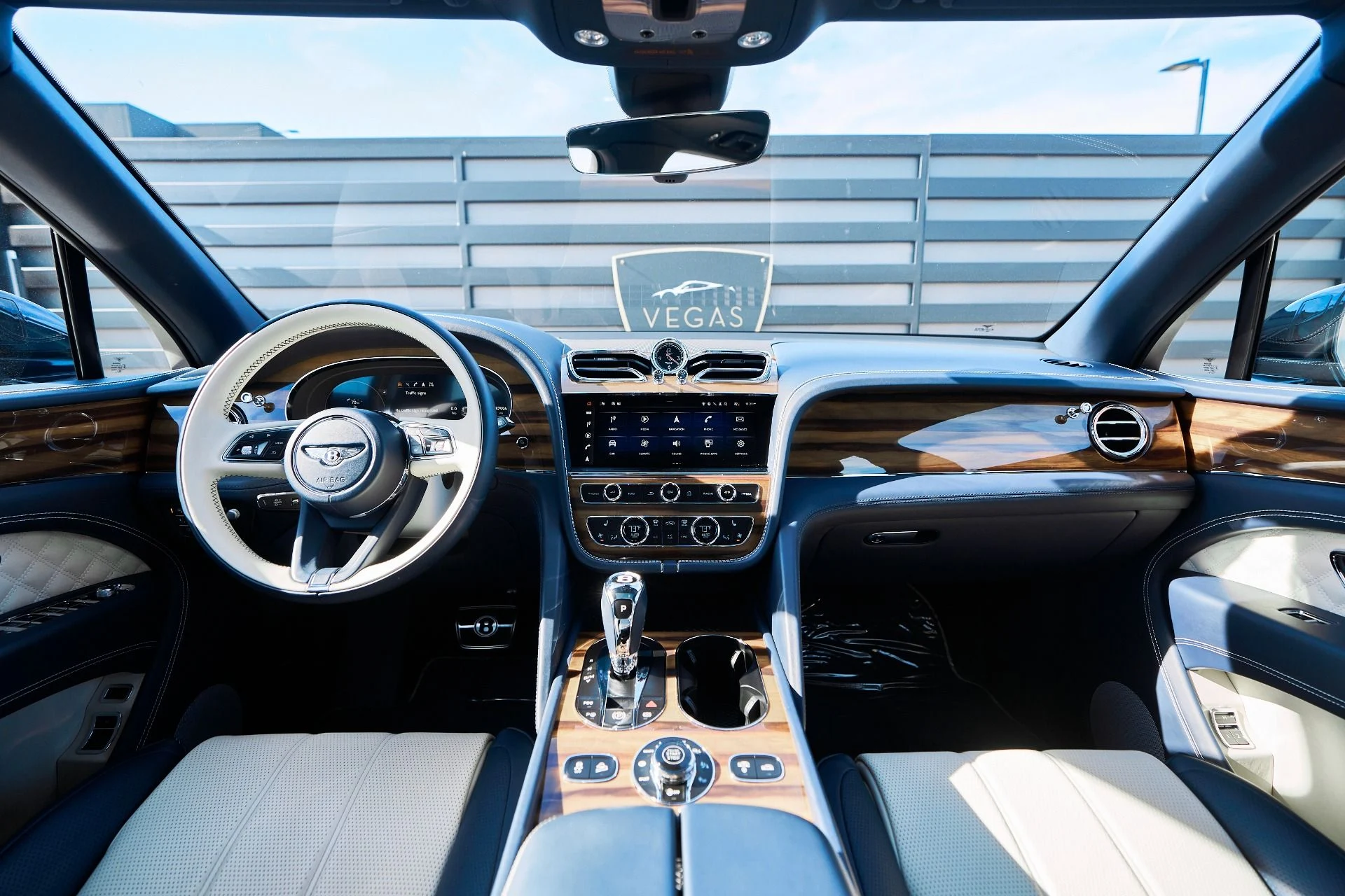 mph048_1589001609_Used_2021_Bentley_Bentayga_V8_1764209047_c48ca8a099