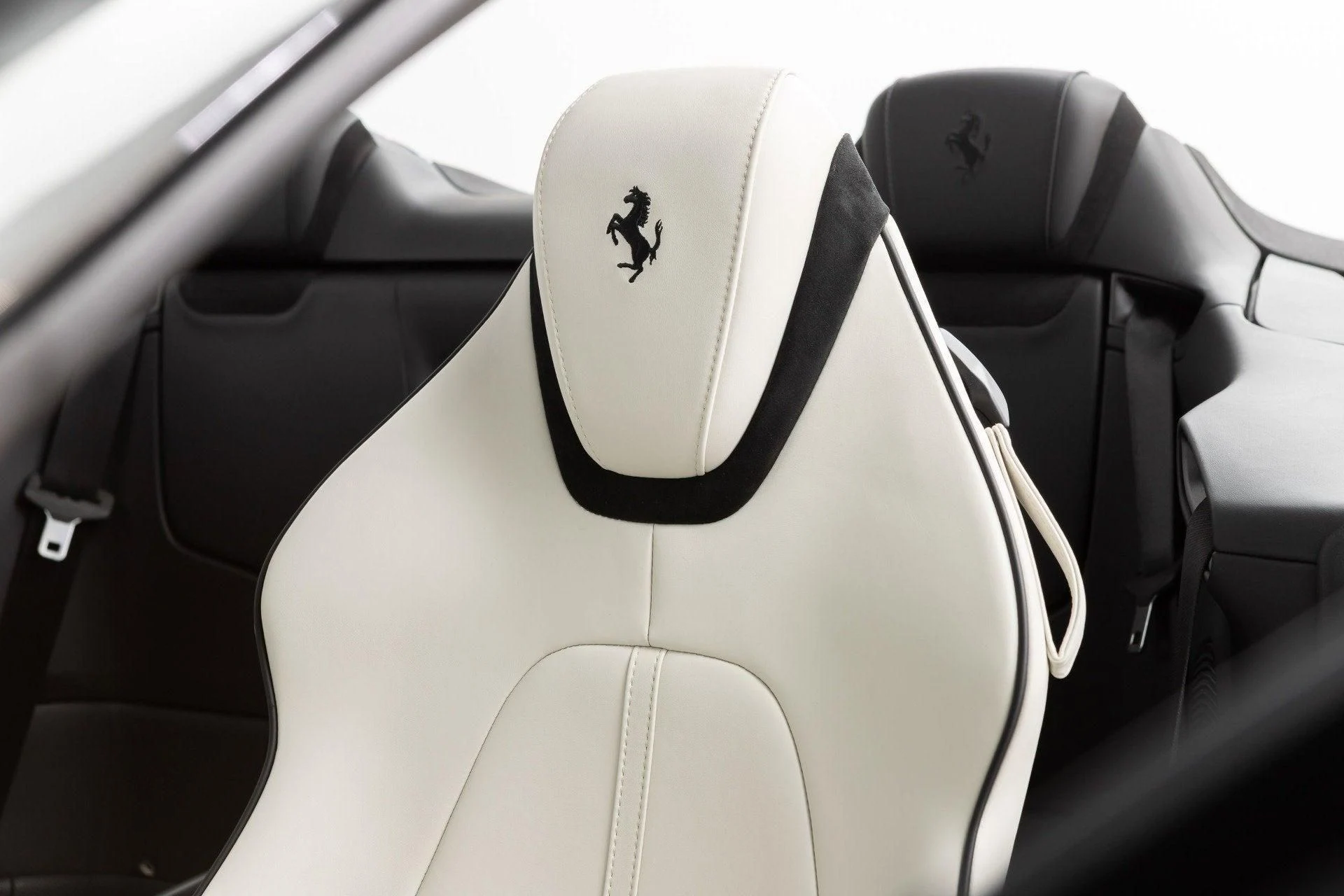 mph048_1610346290_Used_2024_Ferrari_Roma_Spider_1777367384_020dac35b1