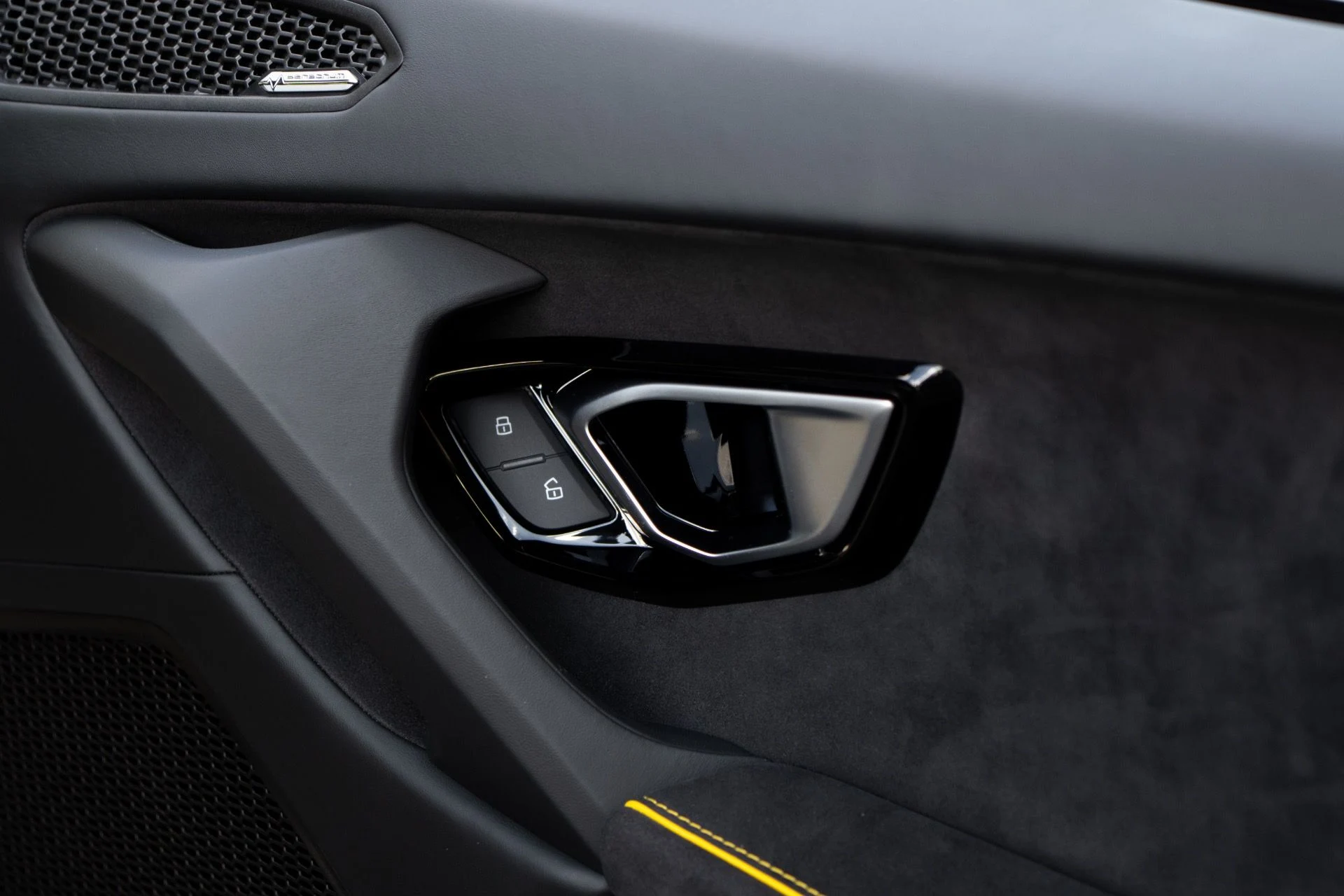 mph048_1610410879_Used_2022_Lamborghini_Huracan_EVO_1764129423_e271c88ac2