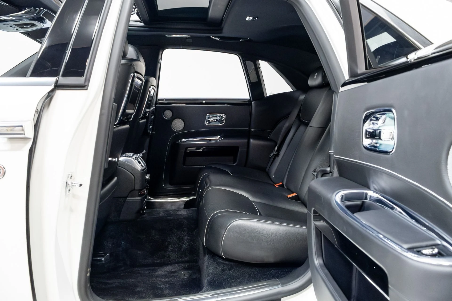 mph048_162351303_Used_2016_Rolls_Royce_Ghost_1775019332_354ca408e9