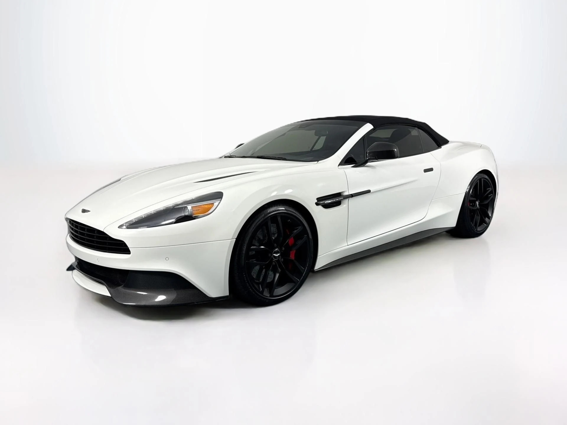 mph048_1645919469_Used_2015_Aston_Martin_Vanquish_Volante_1782334118_5f12292dde