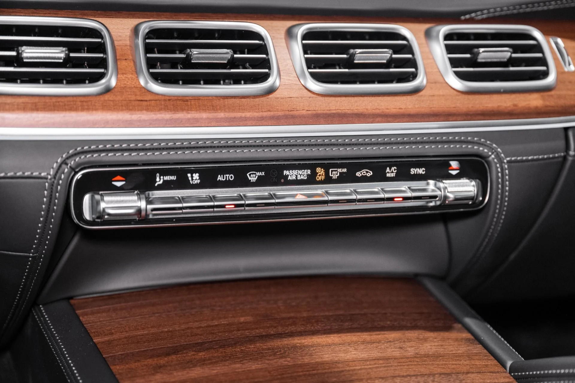 mph048_1657854601_Used_2023_Mercedes_Benz_GLS_Maybach_GLS_600_1762355740_7e6b6ce370