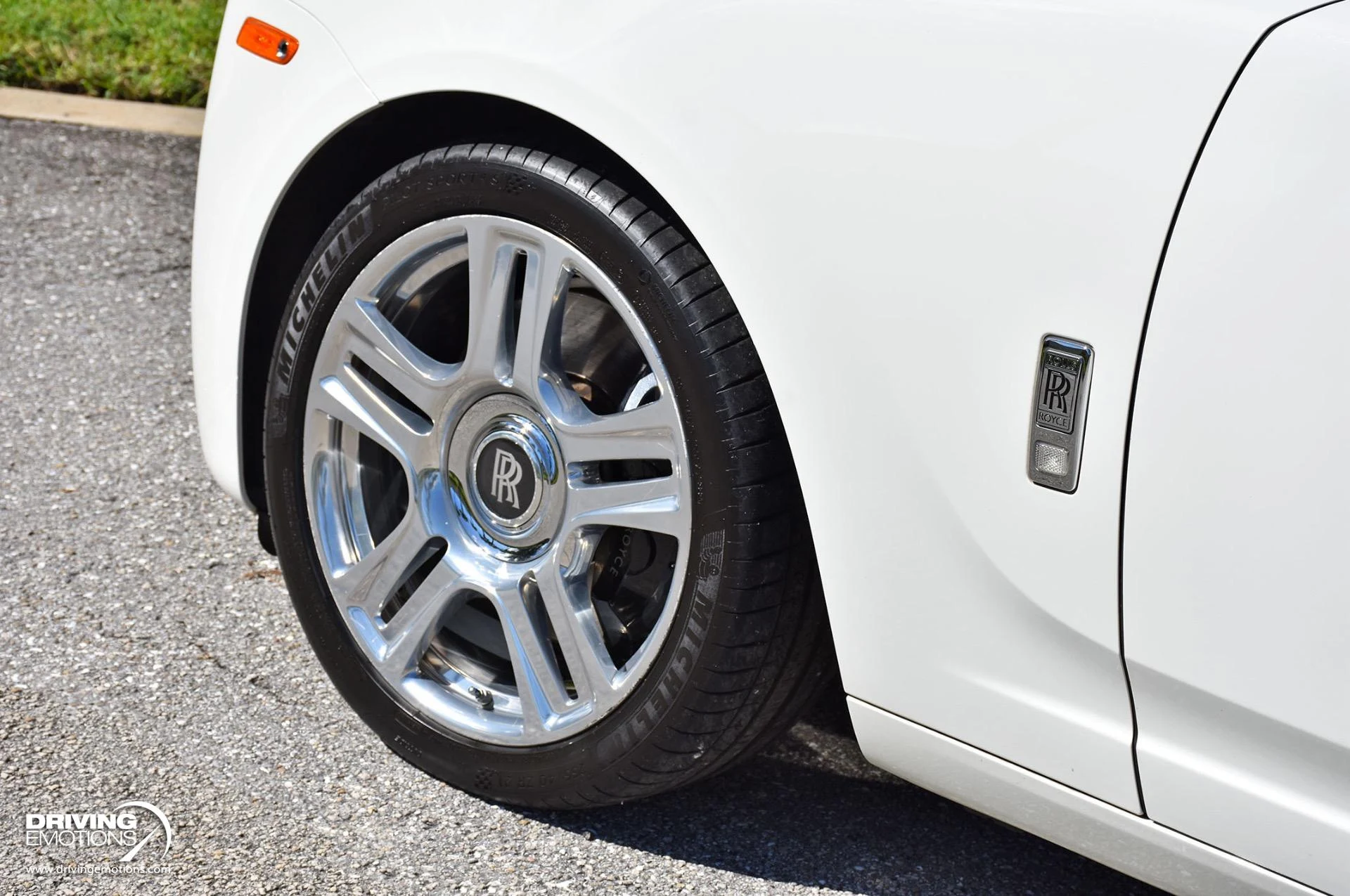 mph048_1666919027_872_p49_l_a1ba67c276