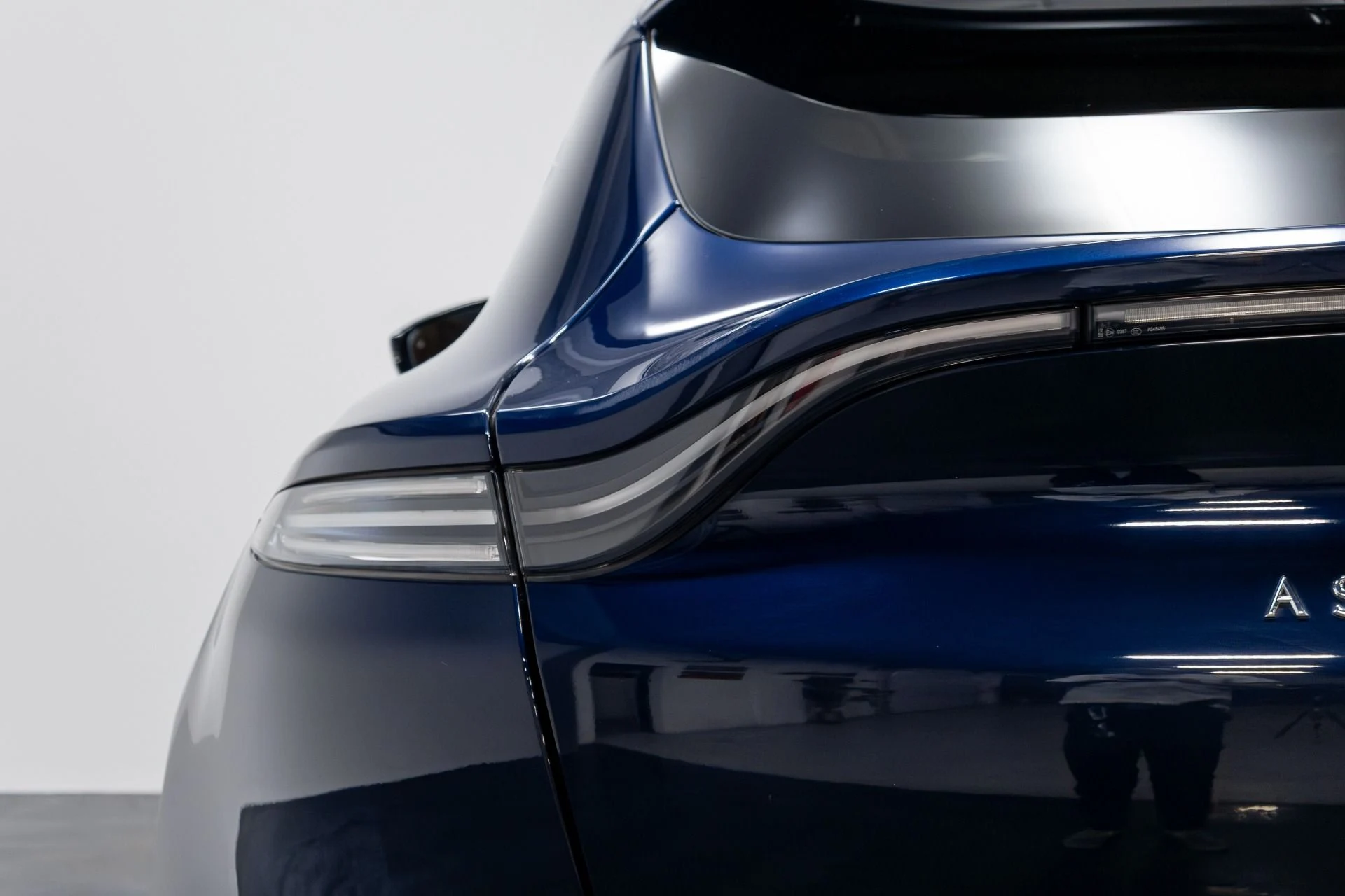 mph048_1675239340_Used_2021_Aston_Martin_DBX_1770088523_a344df8d3d