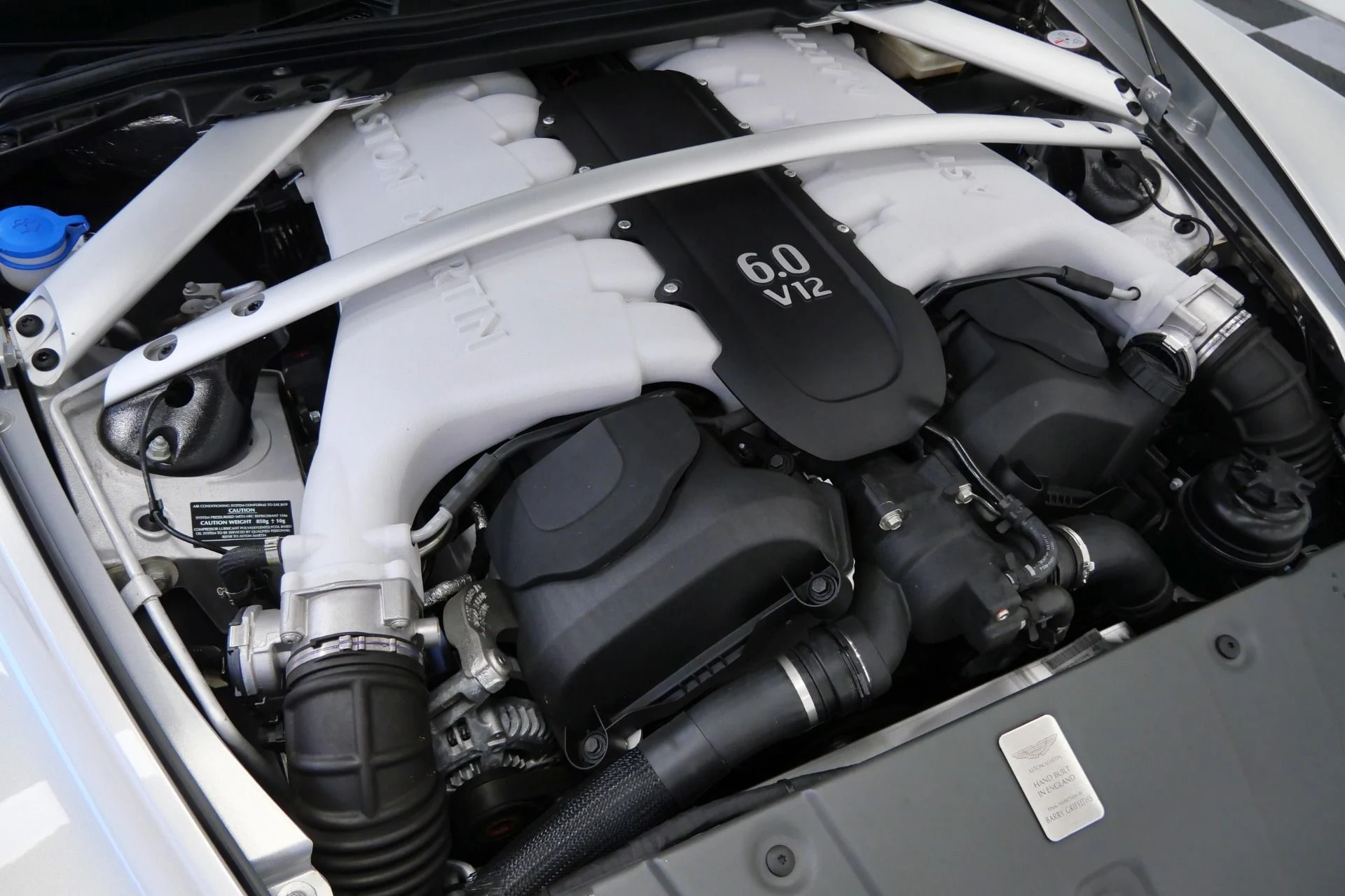 mph048_1675476430_Used_2017_Aston_Martin_Vantage_Roadster_7_Speed_Manual_Limited_1_of_100_for_the_USA_1765816519_1791e97801