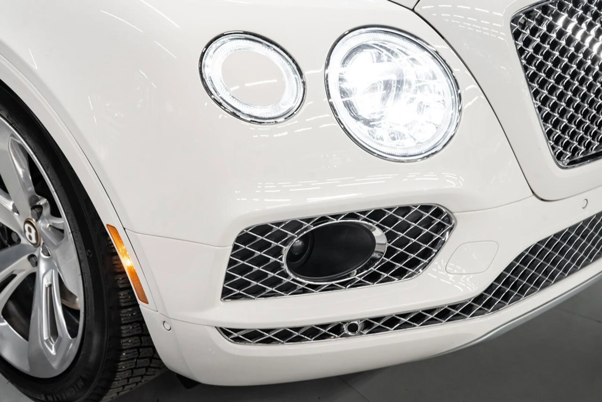 mph048_1693561450_bentley_bentayga_2019_8b2203079e
