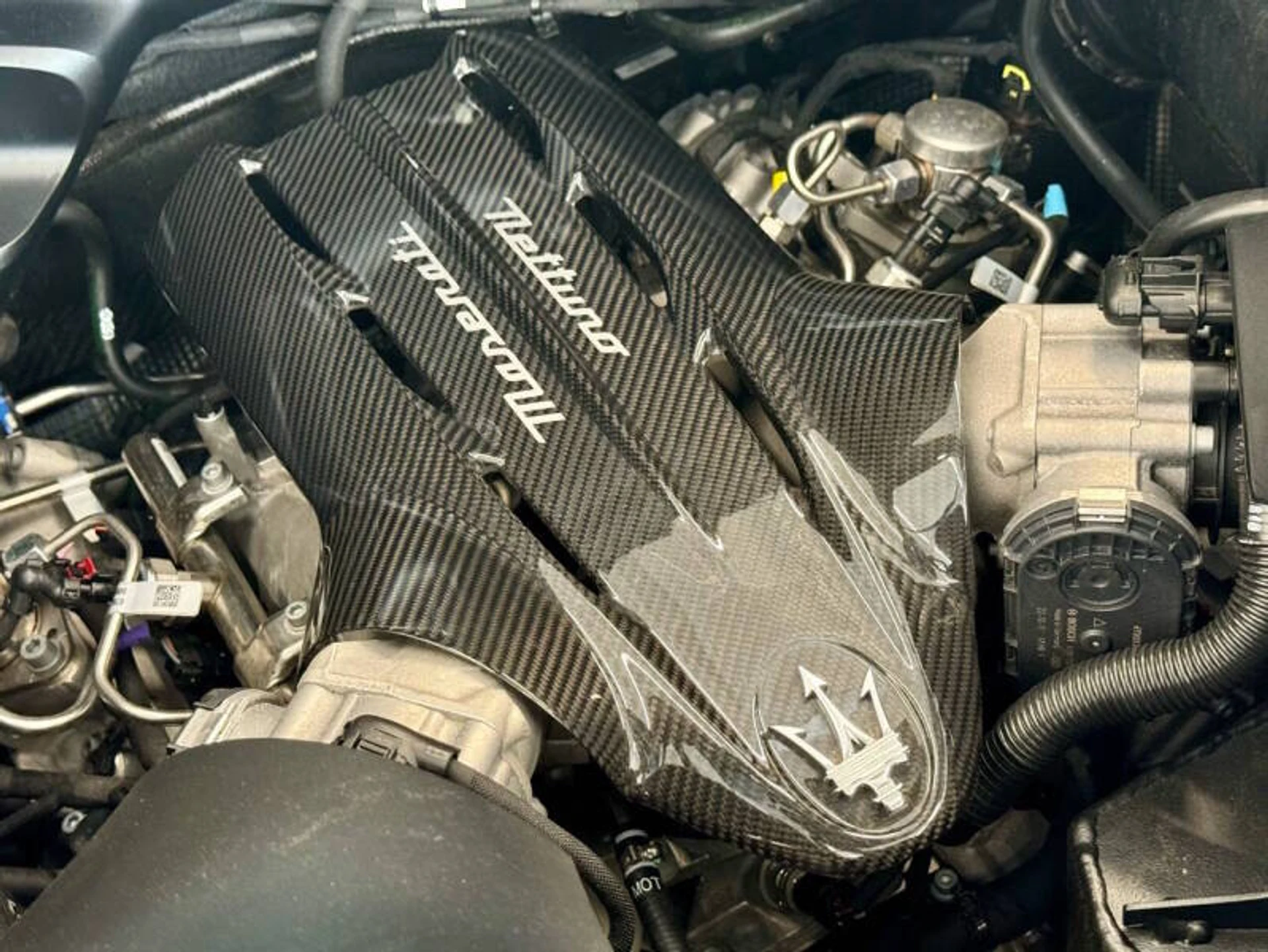 mph048_1703595297_2023_maserati_mc20_base_2dr_coupe_3190865fbf