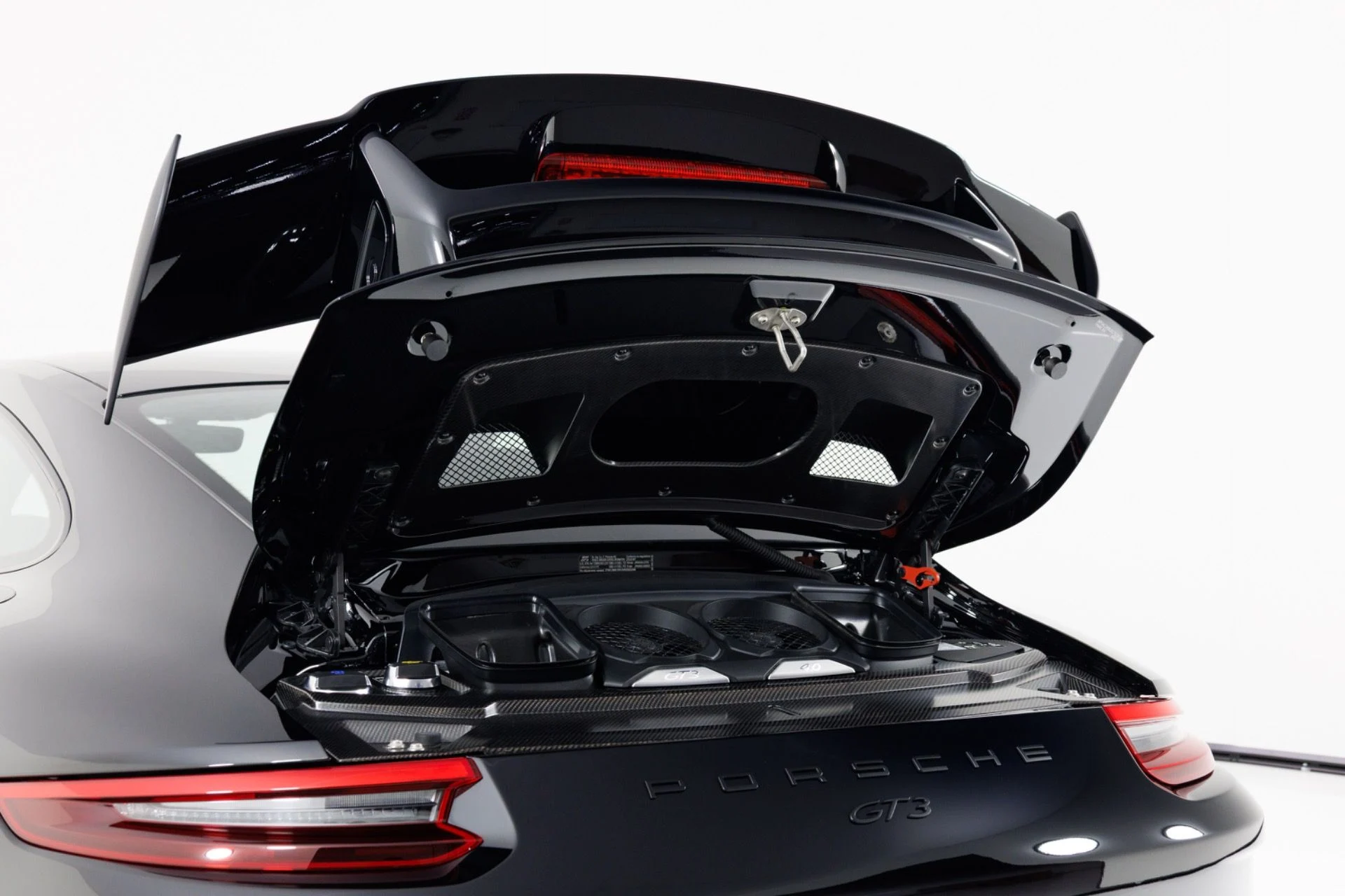 mph048_1707284097_Used_2018_Porsche_911_GT_3_1781025623_48b1b81416