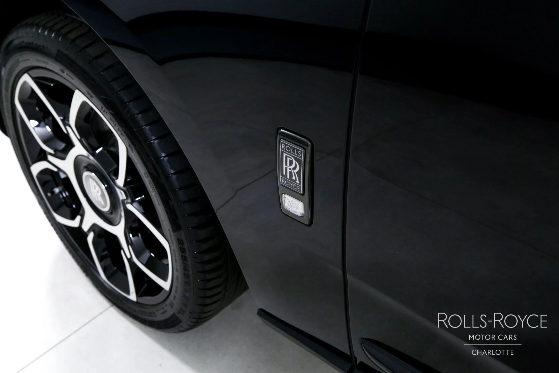 mph048_1708880862_Used_2024_Rolls_Royce_Black_Badge_Cullinan_1746460857_2877a668b0