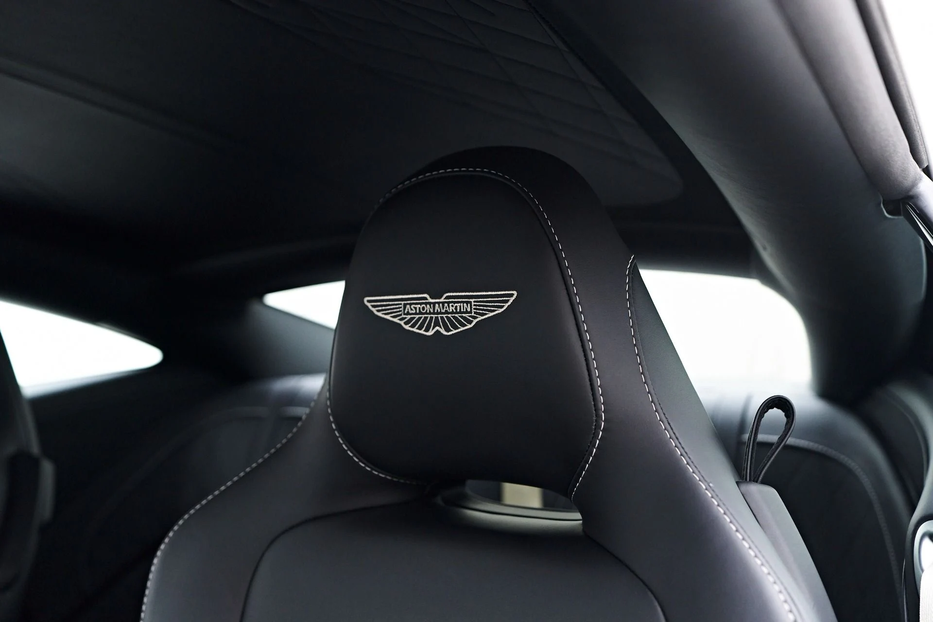 mph048_1713082302_Used_2024_Aston_Martin_DB_12_1755890648_3592023877