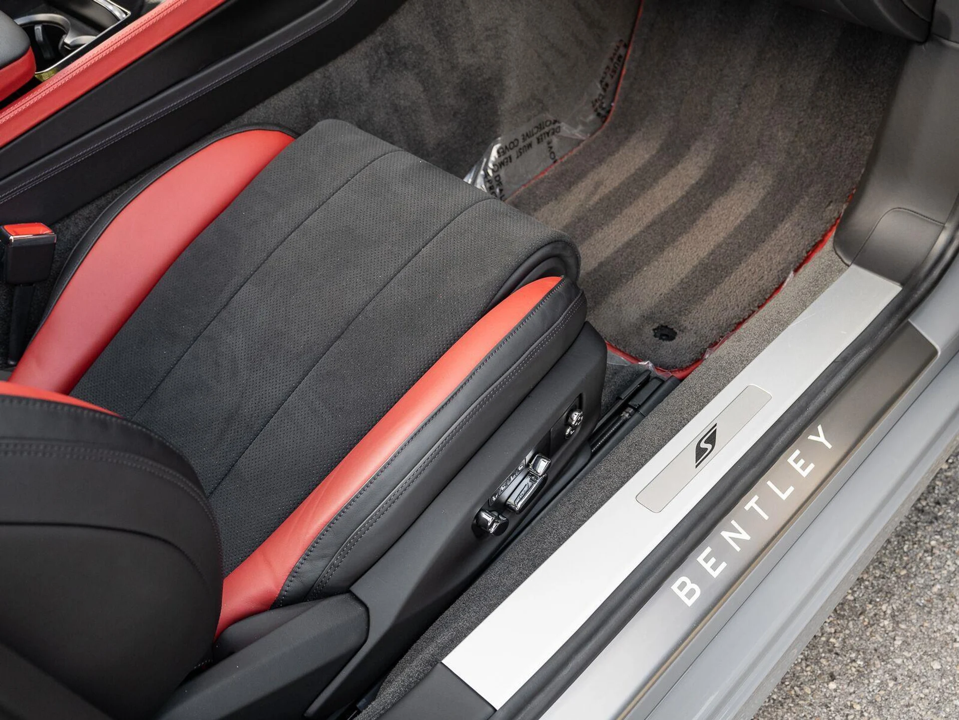 mph048_1749759822_Used_2023_Bentley_Continental_GTC_S_V8_1793214143_d2f54237f5