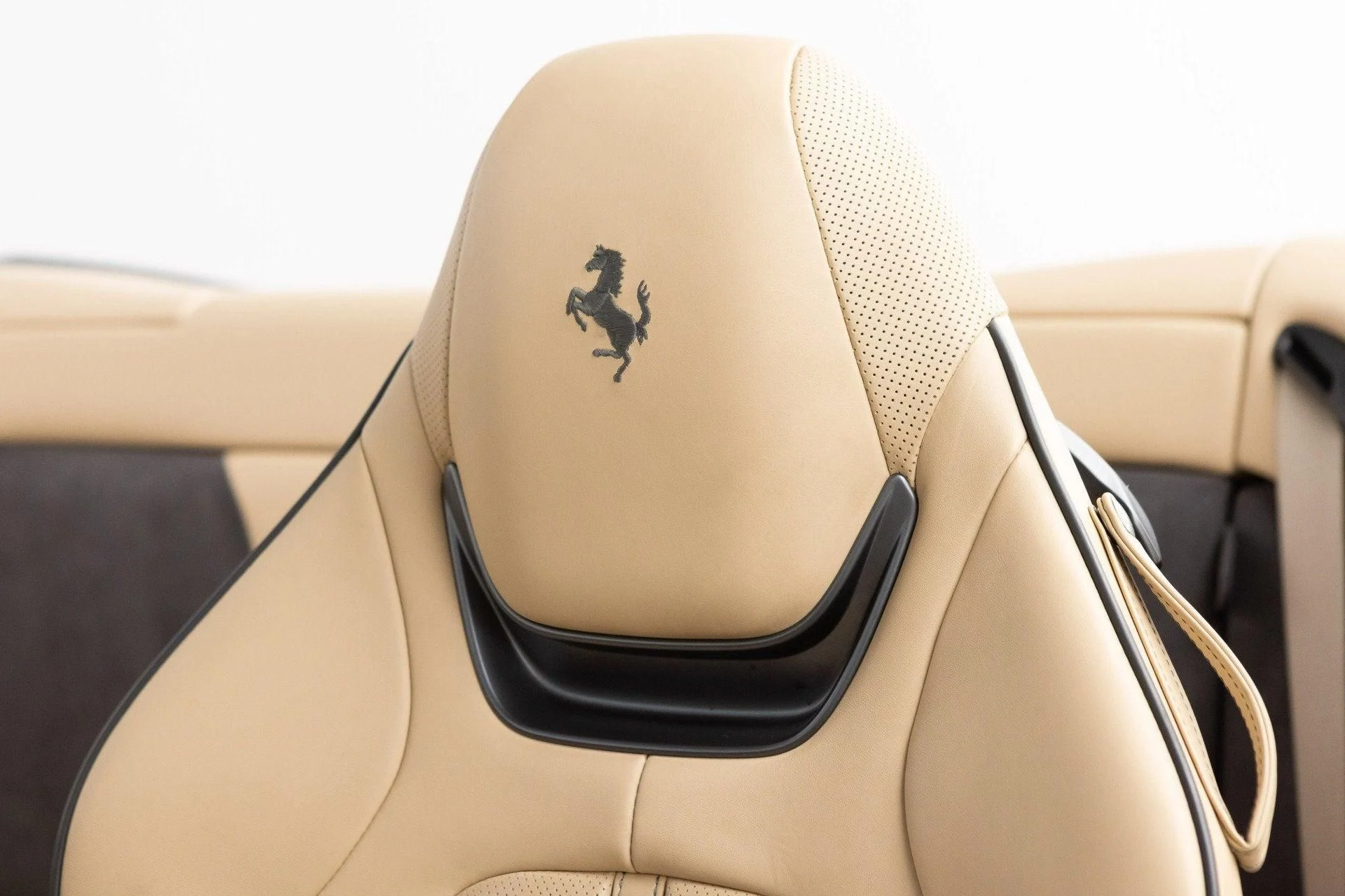 mph048_1803506169_Used_2019_Ferrari_Portofino_1792504071_1ce084fb71