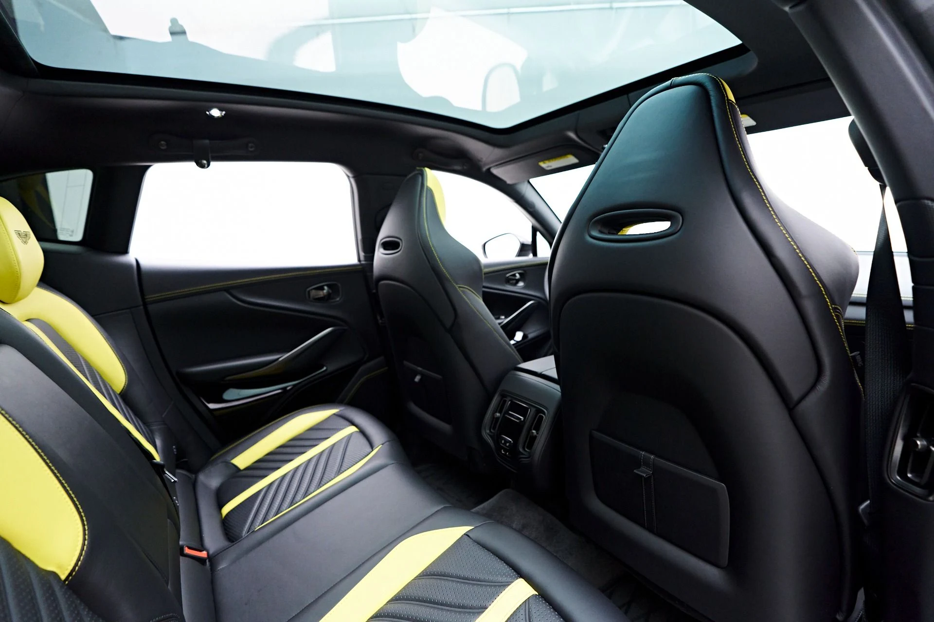 mph048_182071075_Used_2024_Aston_Martin_DBX_707_1753235896_720a0bcea2