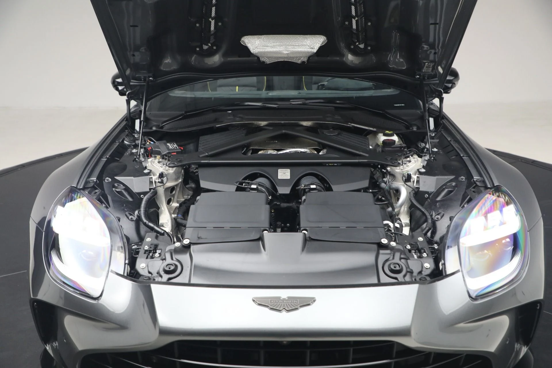 mph048_1841905338_New_2026_Aston_Martin_Vantage_S_Roadster_1776880029_158b11abed