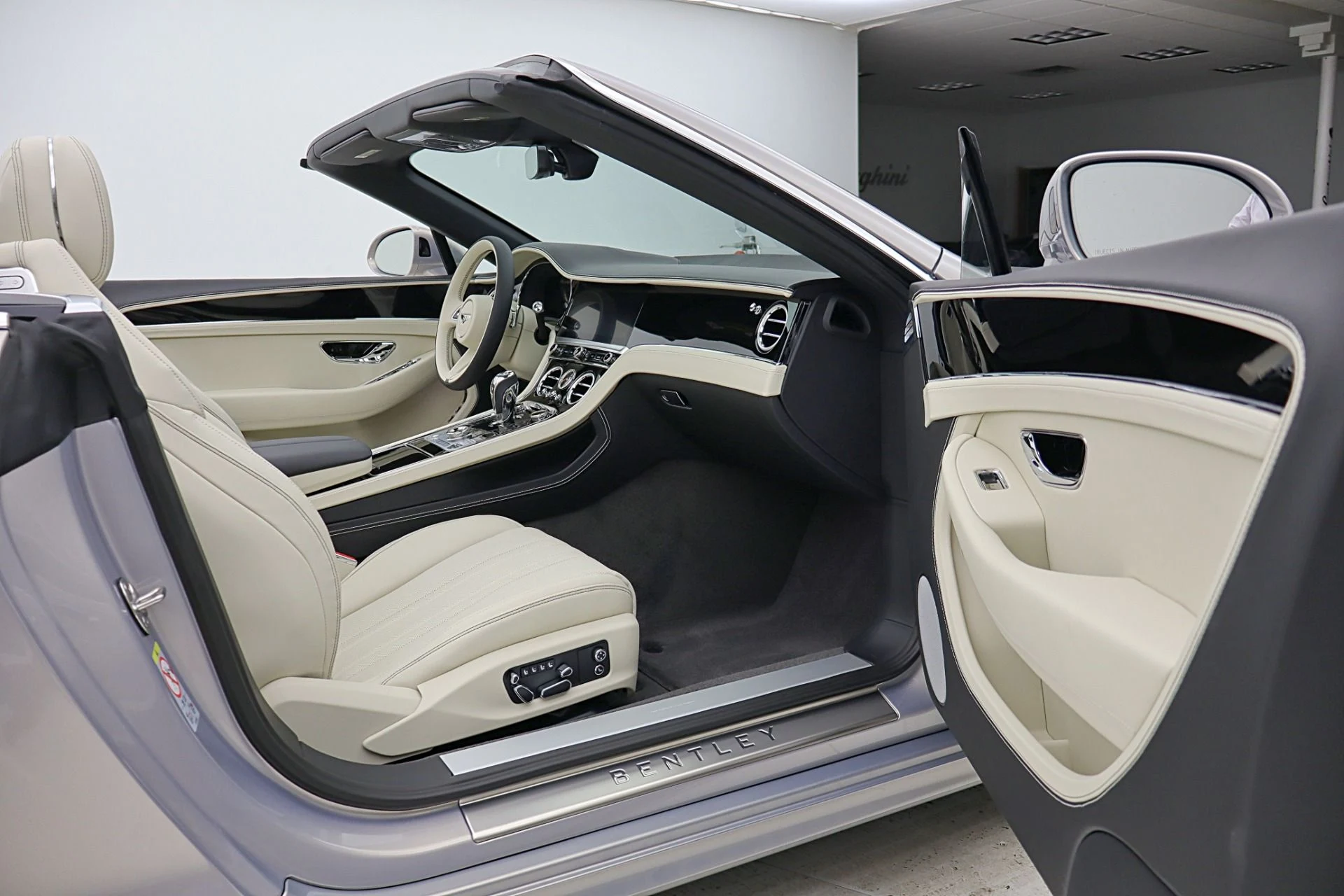 mph048_184191139_New_2026_Bentley_Continental_GTC_dc7f88b708