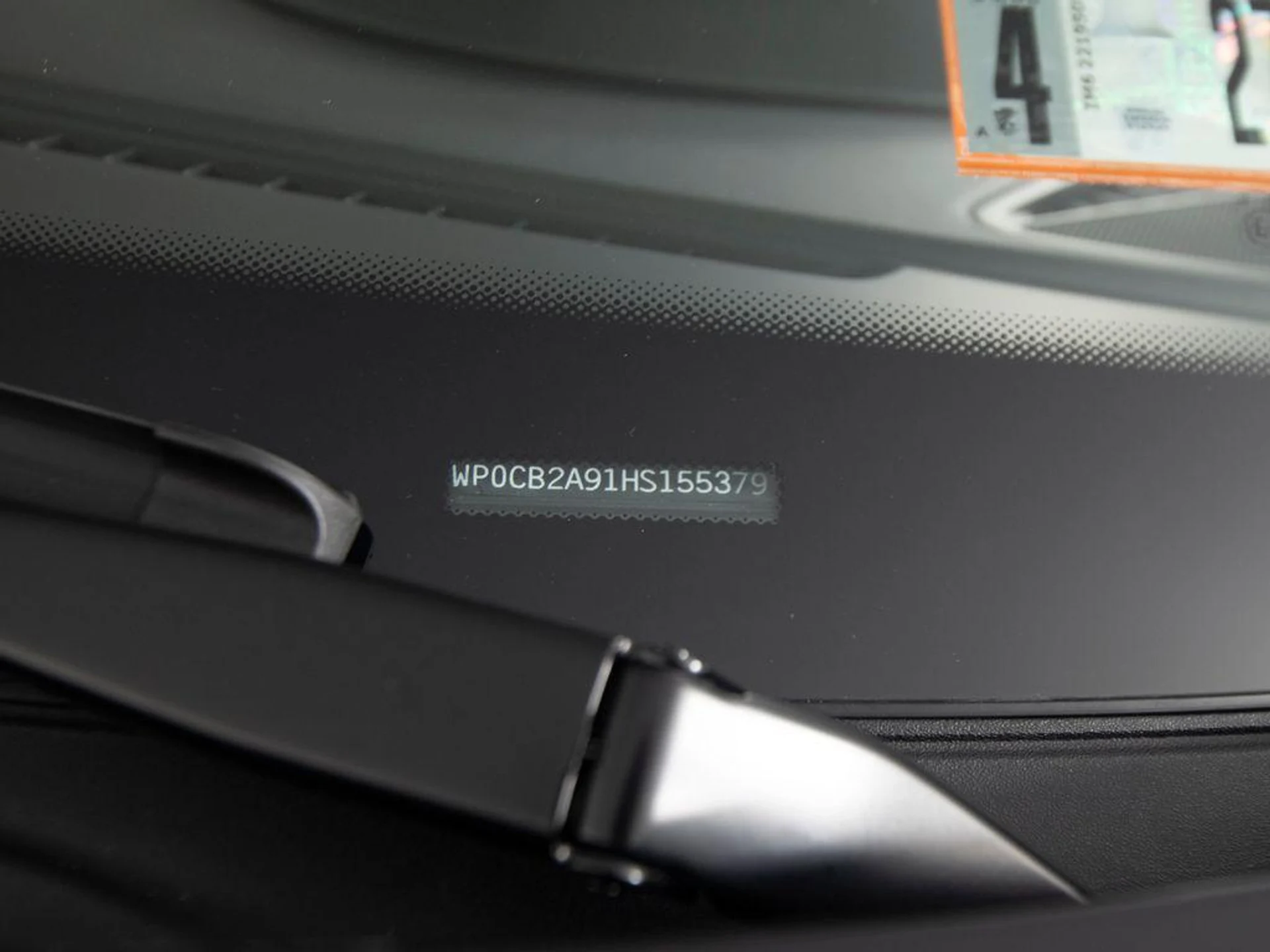 mph048_184454866_4a_L_De_Bud_Dqry_LT_Gng0tzy_O_Air1_Y_1c3ab19ba5