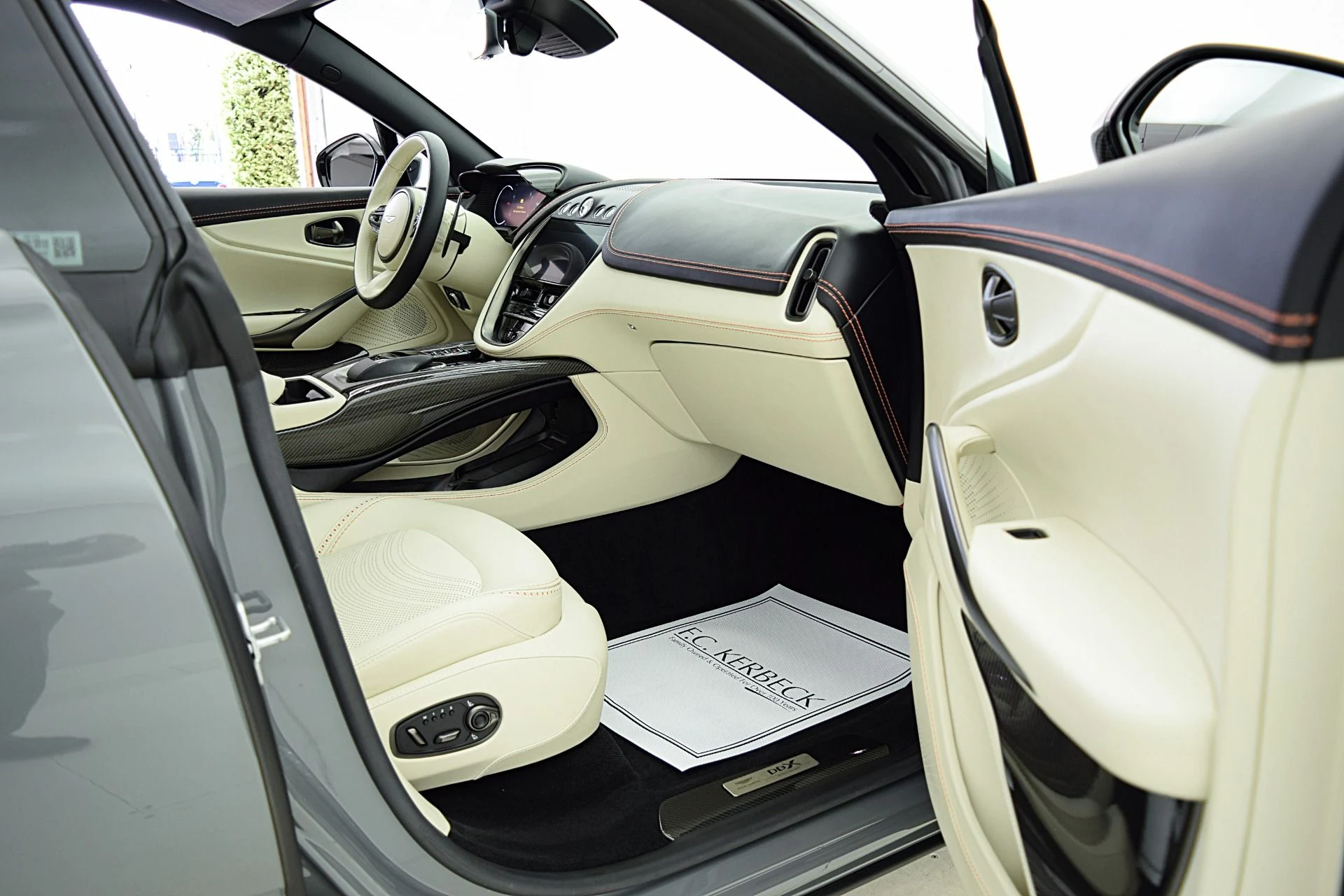 mph048_1856222397_Used_2022_Aston_Martin_DBX_543ddd4cd8