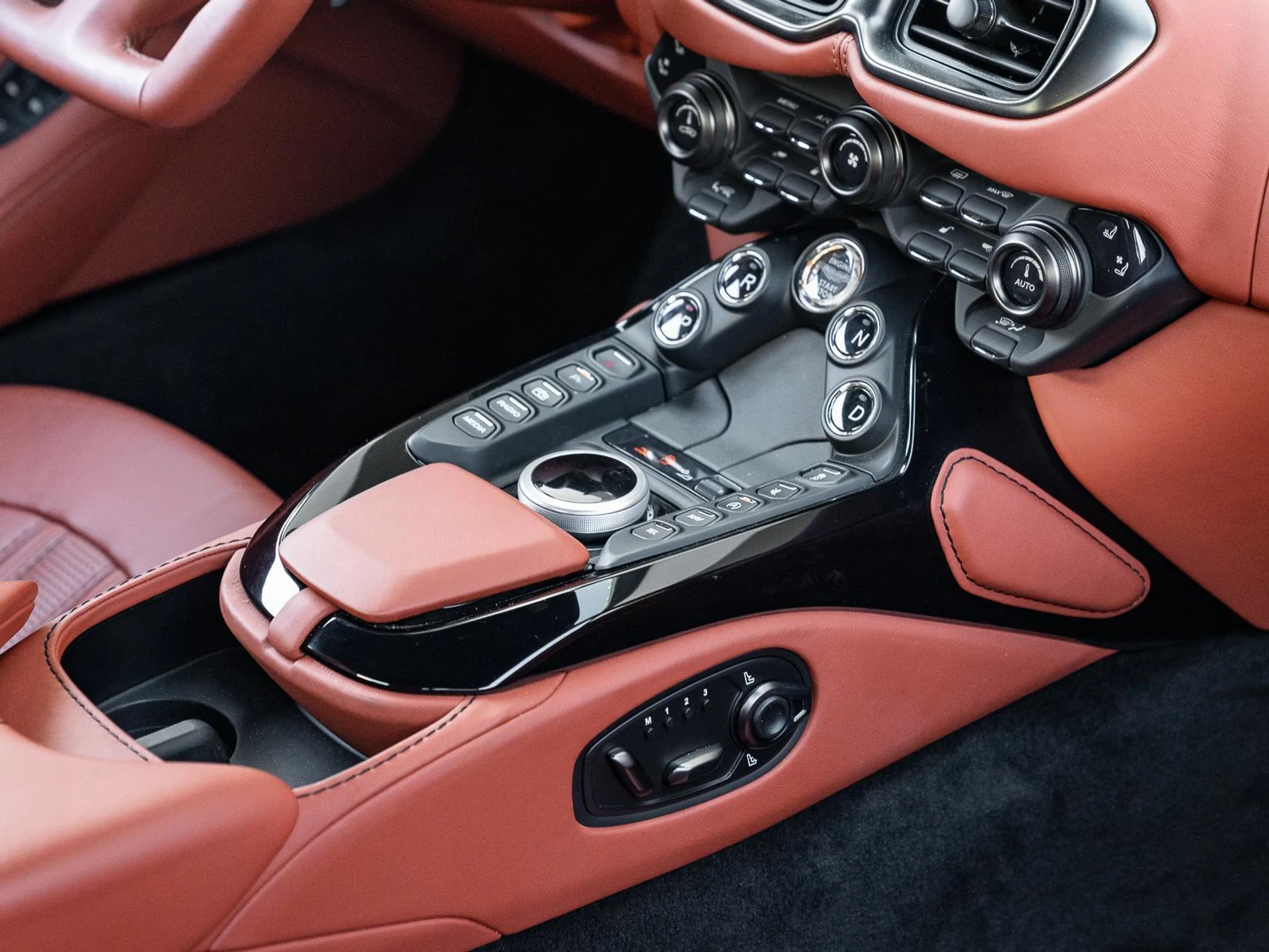 mph048_1860807421_Used_2021_Aston_Martin_Vantage_Coupe_Automatic_1771064406_28cbb2d08d