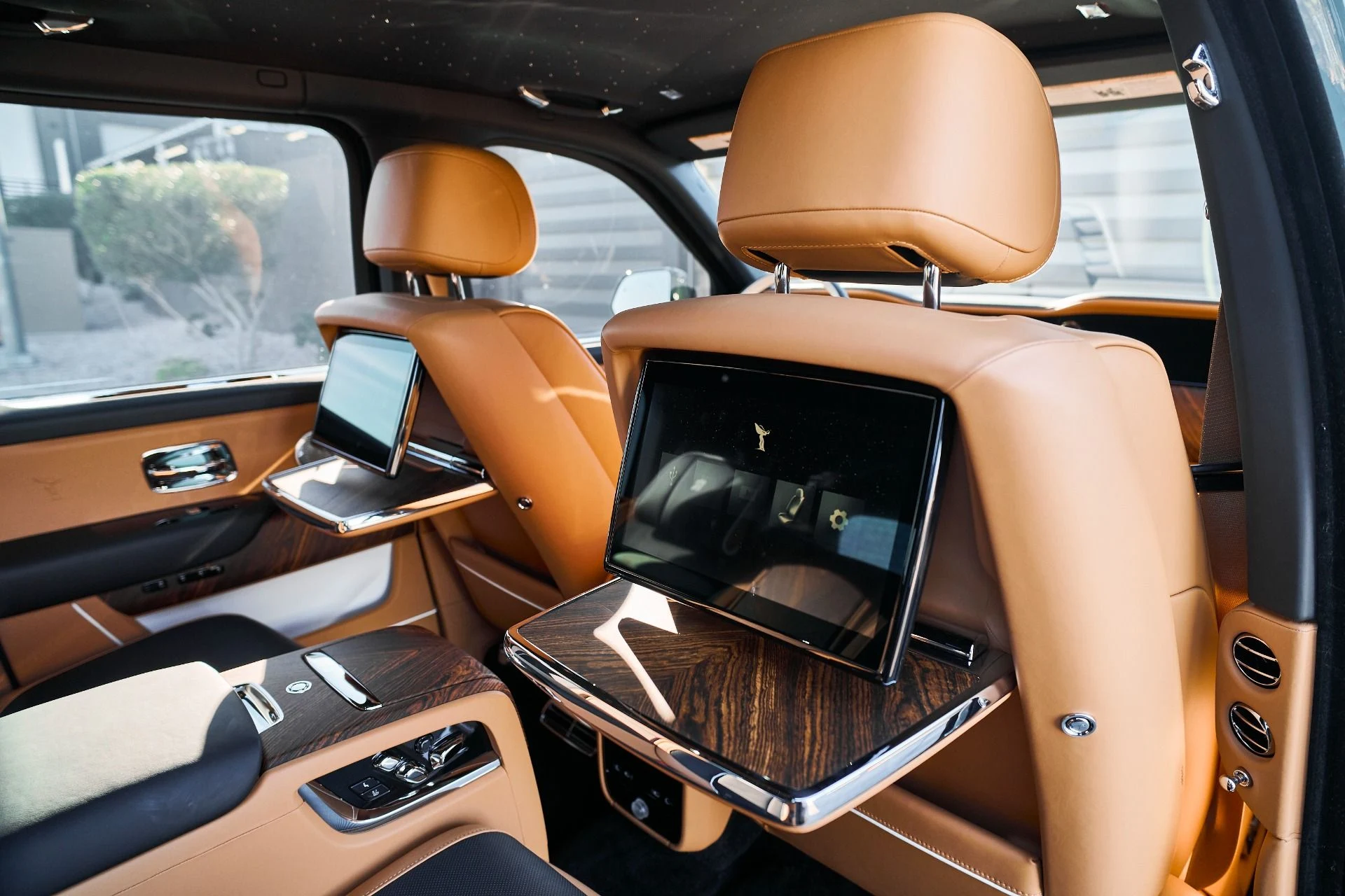 mph048_1863767993_Used_2025_Rolls_Royce_Cullinan_Base_1766020427_9c4b7962e6