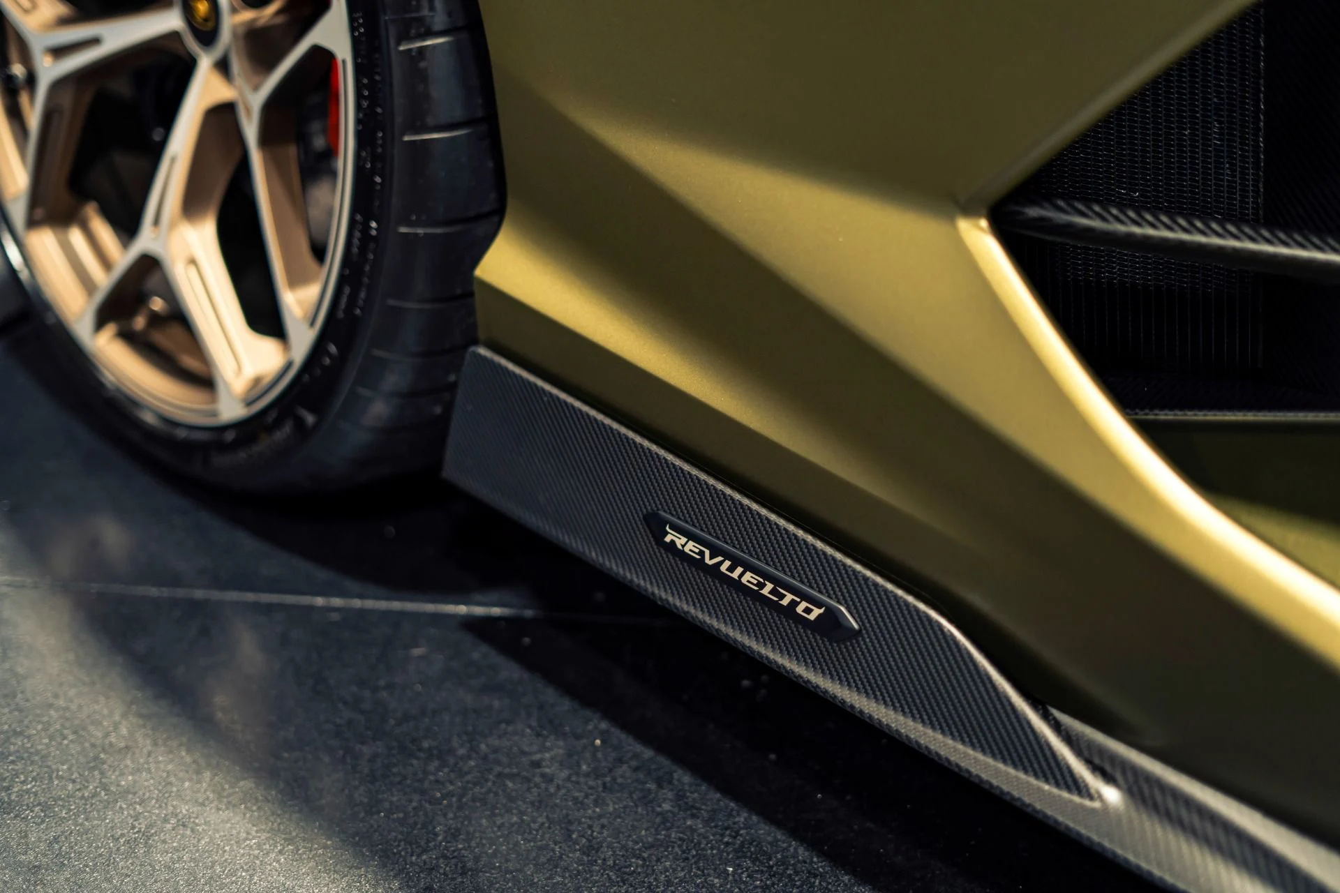 mph048_1873385091_Used_2025_Lamborghini_Revuelto_836_MSRP_Full_Body_PPF_Carbon_Roof_1780087226_d0bae35503