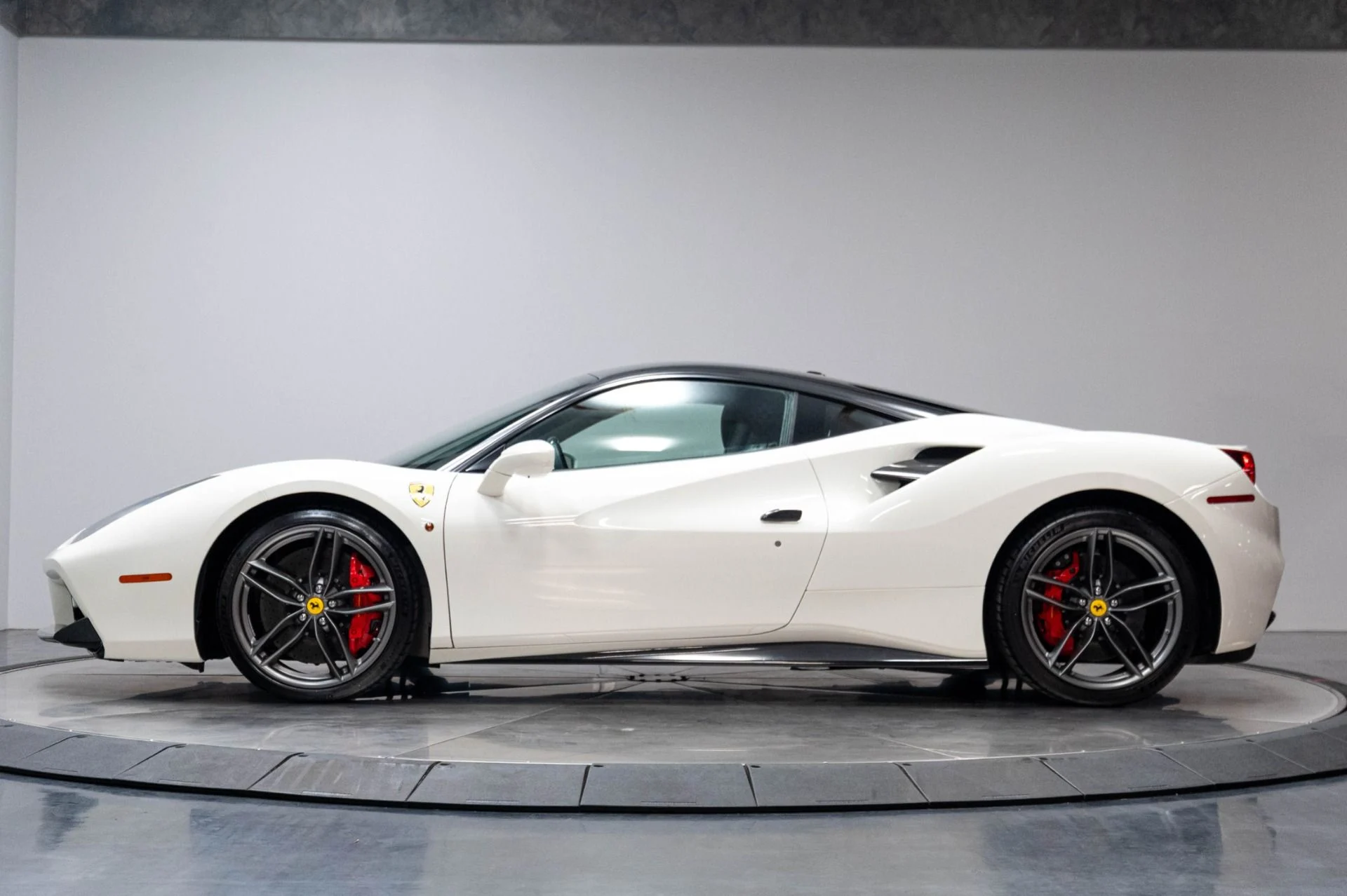 mph048_1899237349_Used_2016_Ferrari_488_GTB_1783363377_55b9fa61af