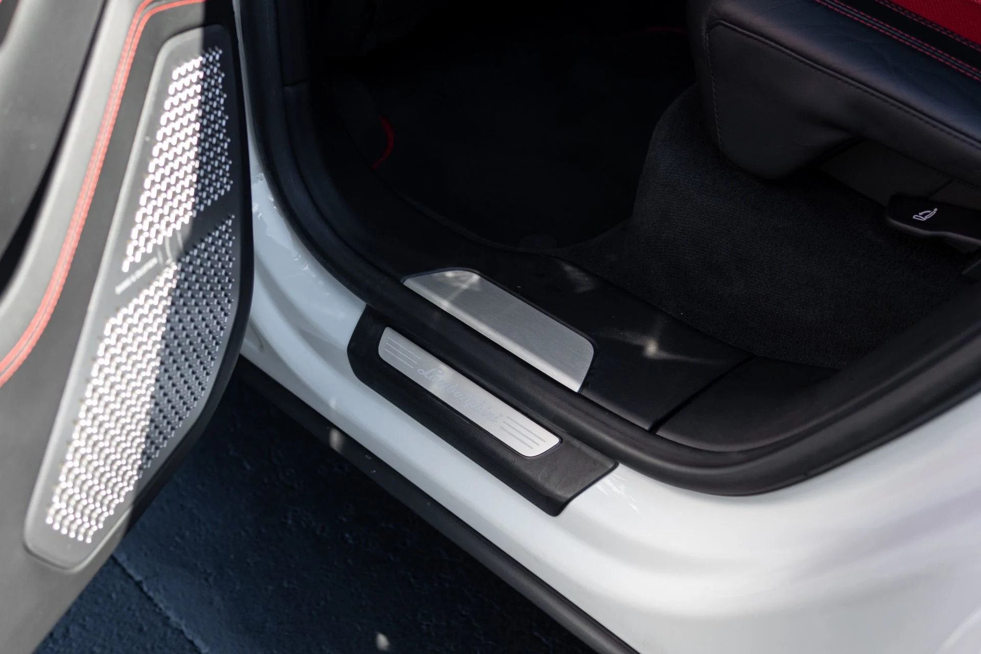 mph048_1904189000_Used_2021_Lamborghini_Urus_1767069879_f926200ce3