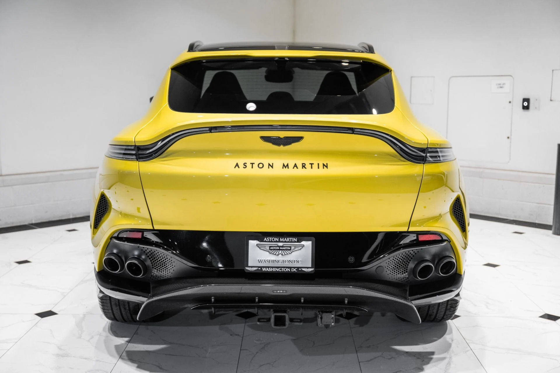 mph048_1919714825_Used_2025_Aston_Martin_DBX_707_1768581012_a1f989b058