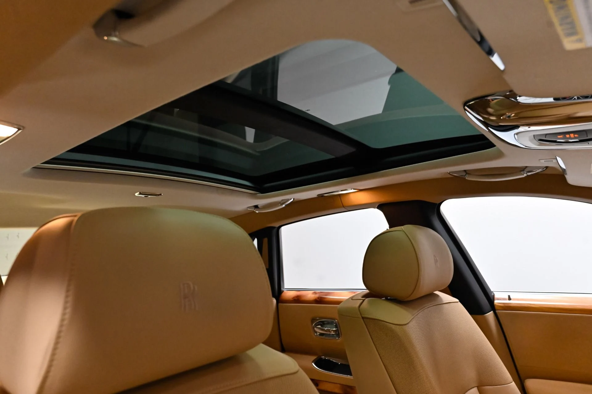 mph048_1921511701_Used_2012_Rolls_Royce_Ghost_Base_1791906503_c73f57832d