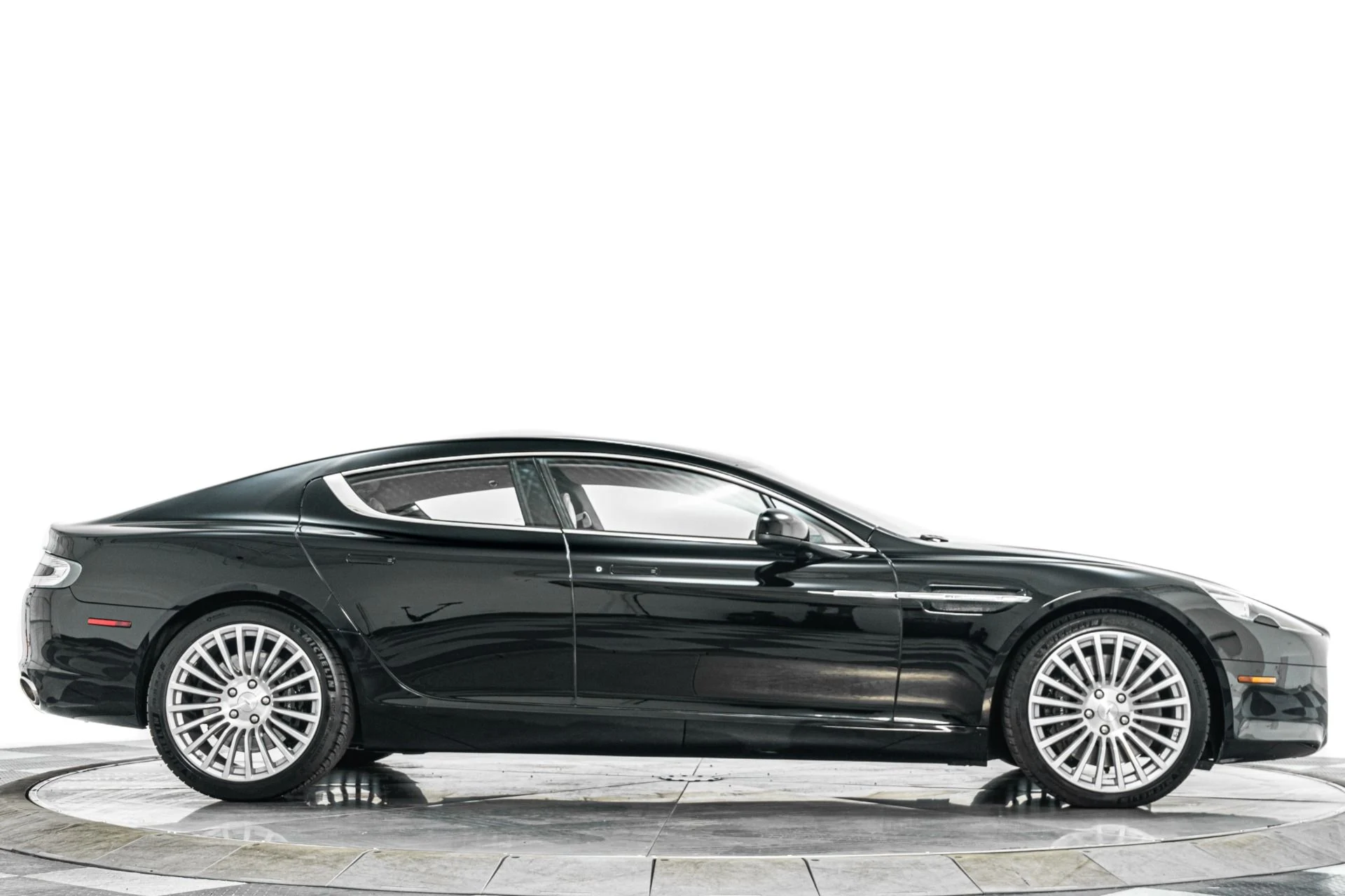 mph048_1941359968_Used_2012_Aston_Martin_Rapide_V12_power_High_Contrast_Color_Combination_1781621426_52fca4551d