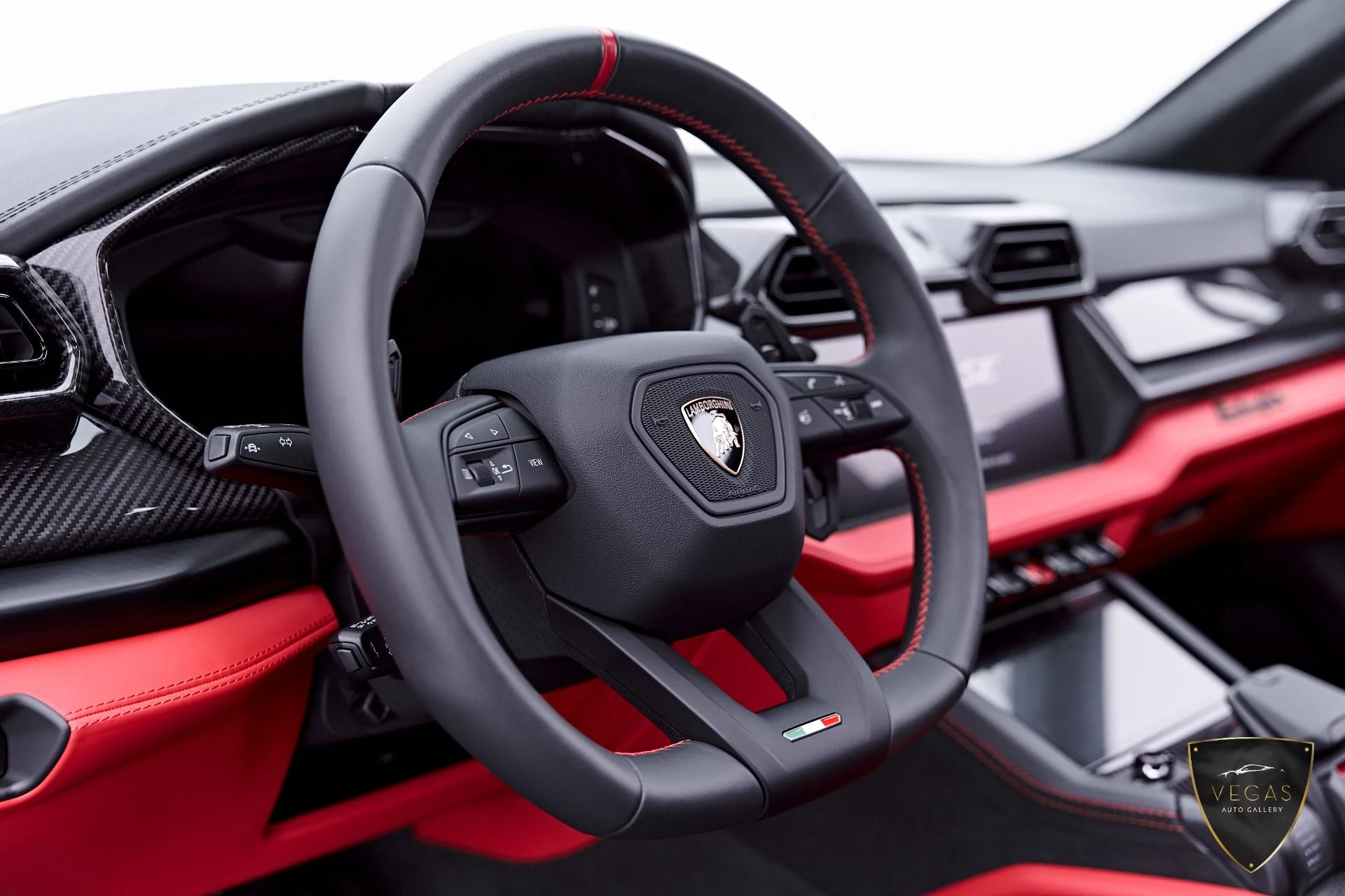 mph048_1956307469_Used_2026_Lamborghini_Urus_SE_1782163582_26f71a0b18