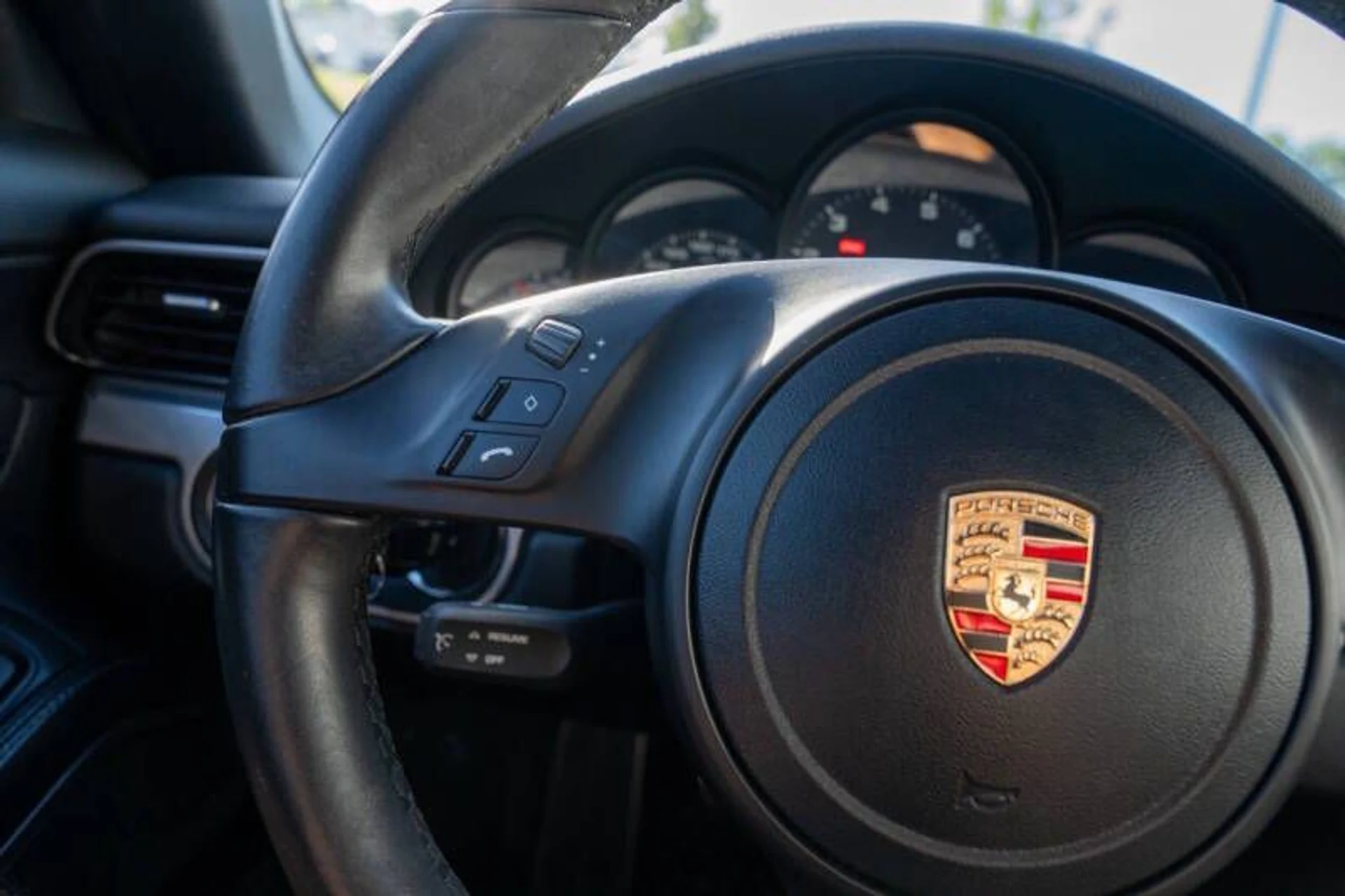 mph048_1963357353_2013_porsche_911_carrera_2dr_coupe_741d30d2d6