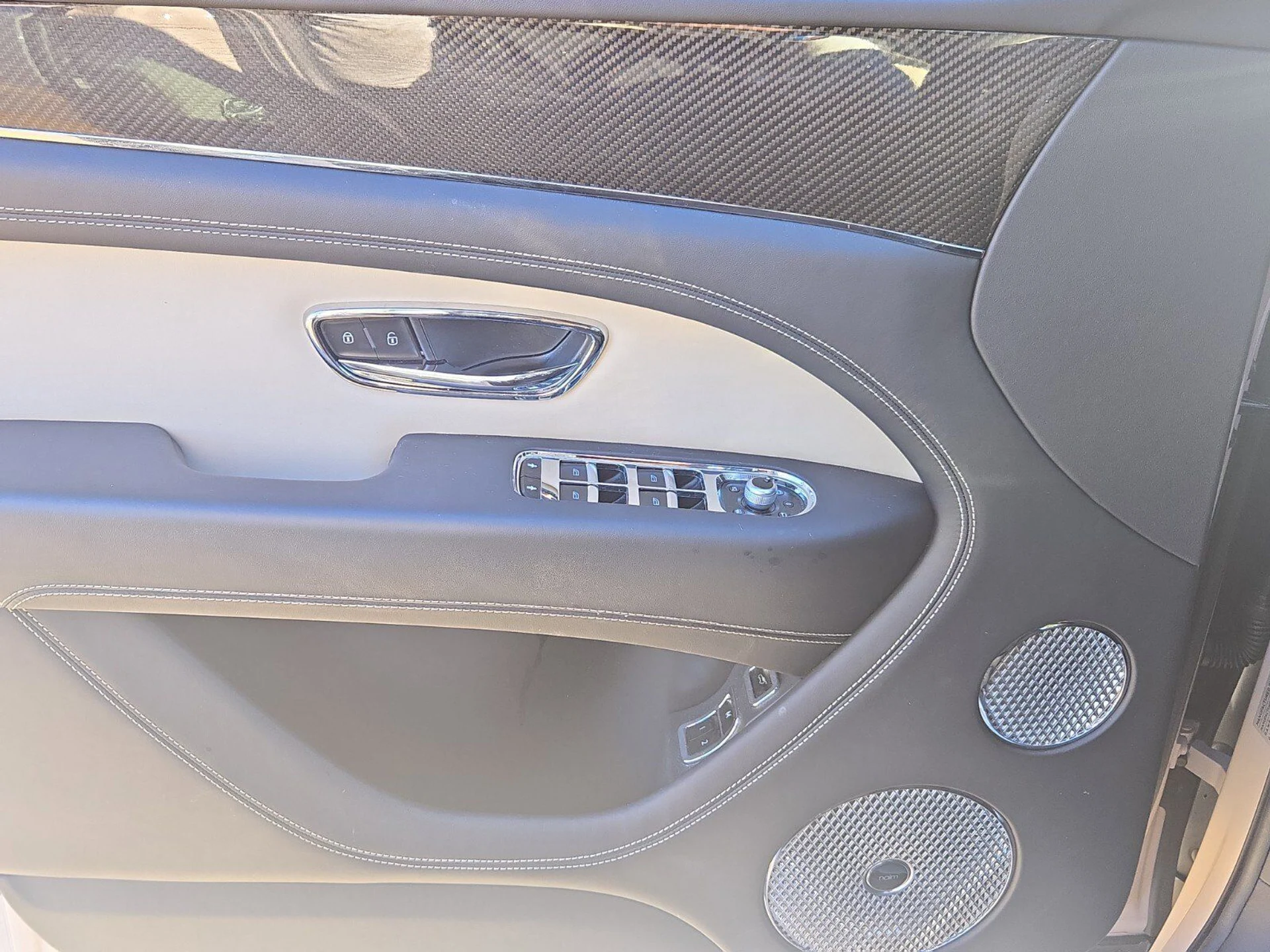 mph048_1963937993_56ea79d18a8b1bf817ac913876352030x_c921cabd99