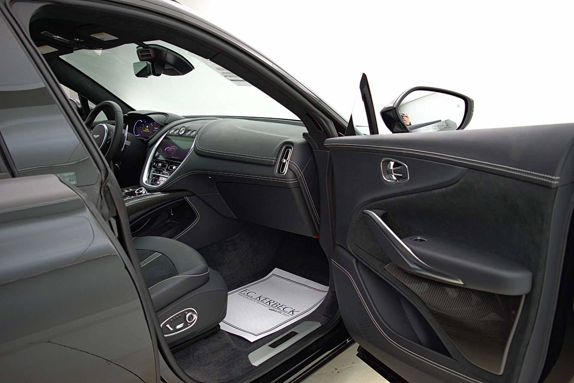 mph048_198138663_Used_2023_Aston_Martin_DBX_707_55d7ab2325